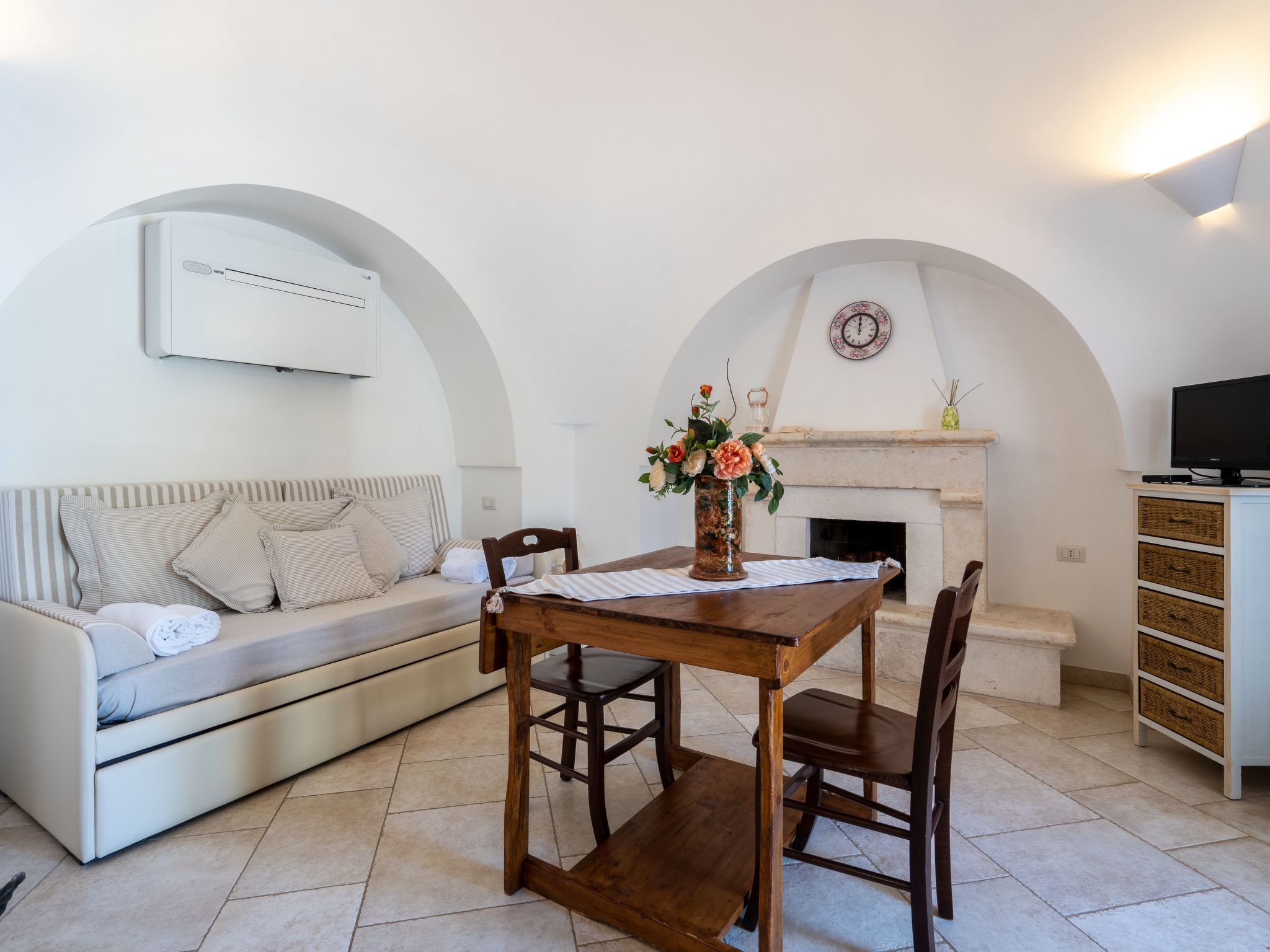 Große Trullo-Wohnung mit Schwimmbad