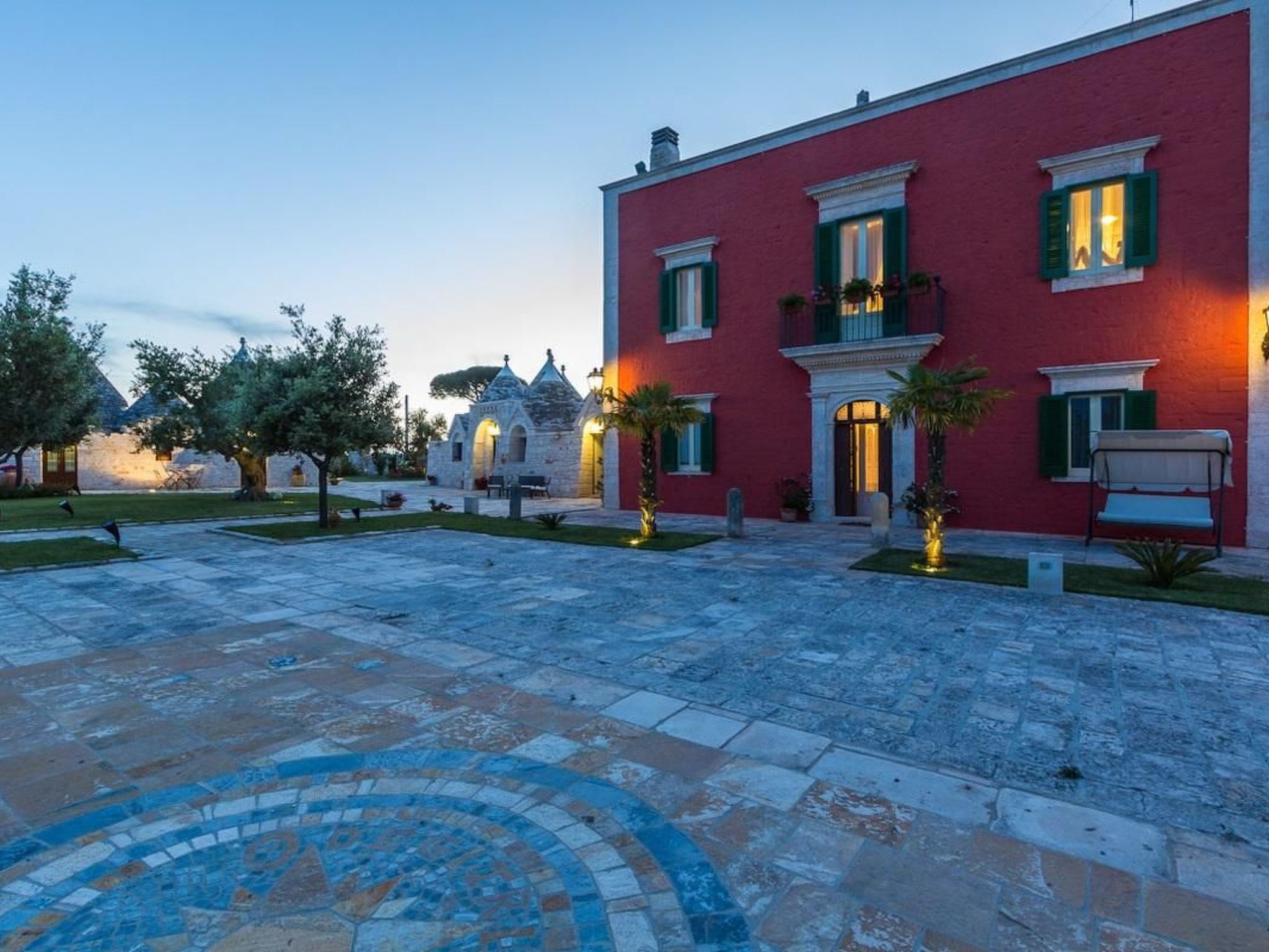 Große Trullo-Wohnung mit Schwimmbad-Buiten