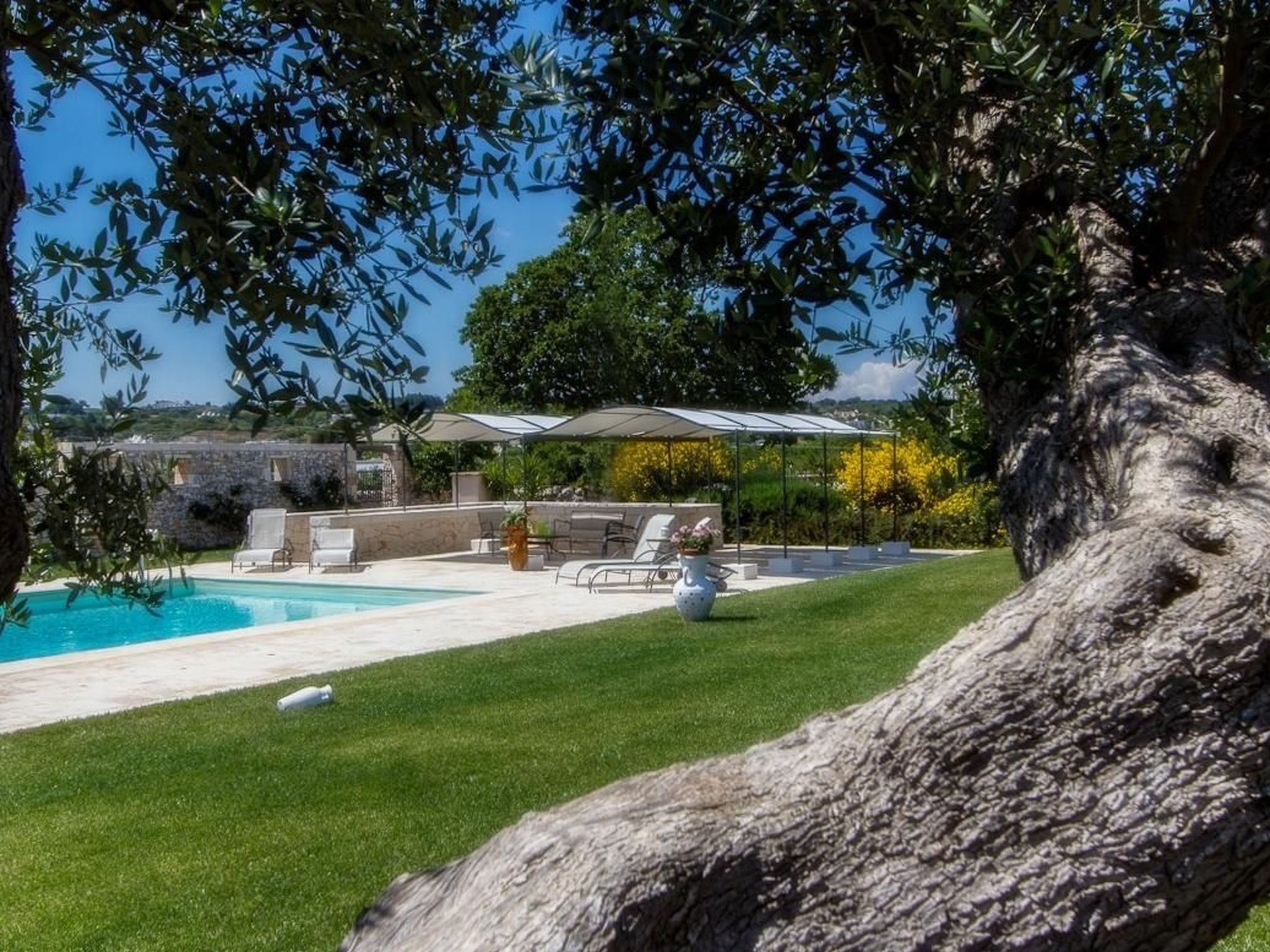 Große Trullo-Wohnung mit Schwimmbad-Buiten