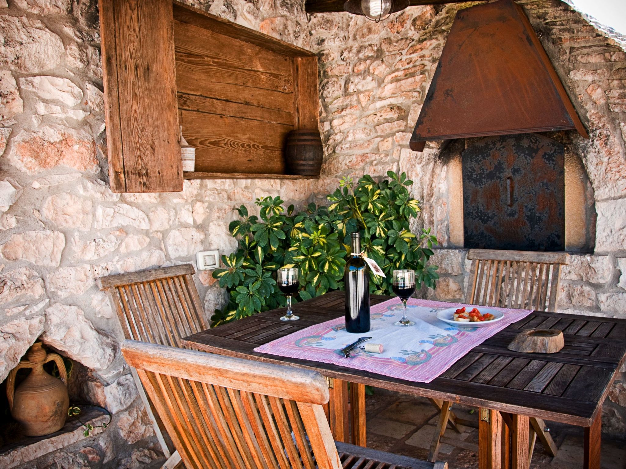 Kirschbaum Trullo, Entspannung und Essen und Wein