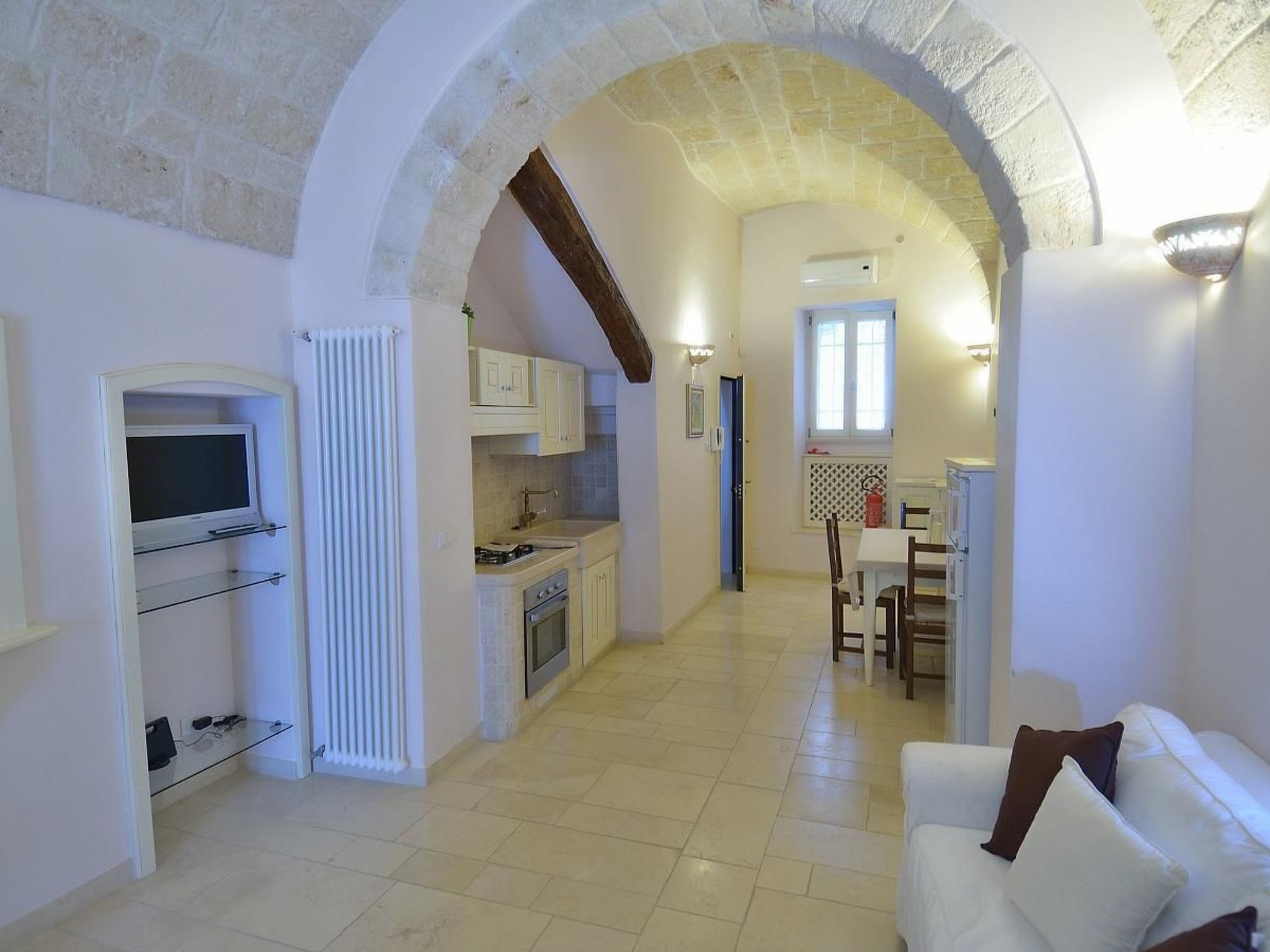 Dimora Leoci — Kitchen / Dining Room (2 of 6)
