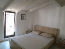 In 2015 renoviertes Ferienhaus inmitten der Altstadt mit steinernen Rundbögen