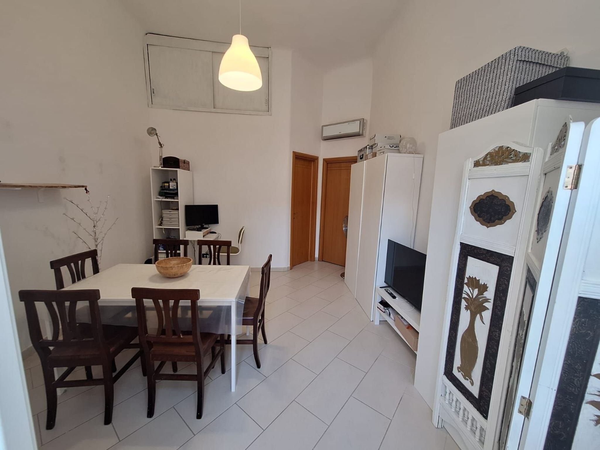 Touristenwohnheim "Via tanzi 27 bari" — Kitchen / Dining Room (5 of 10)