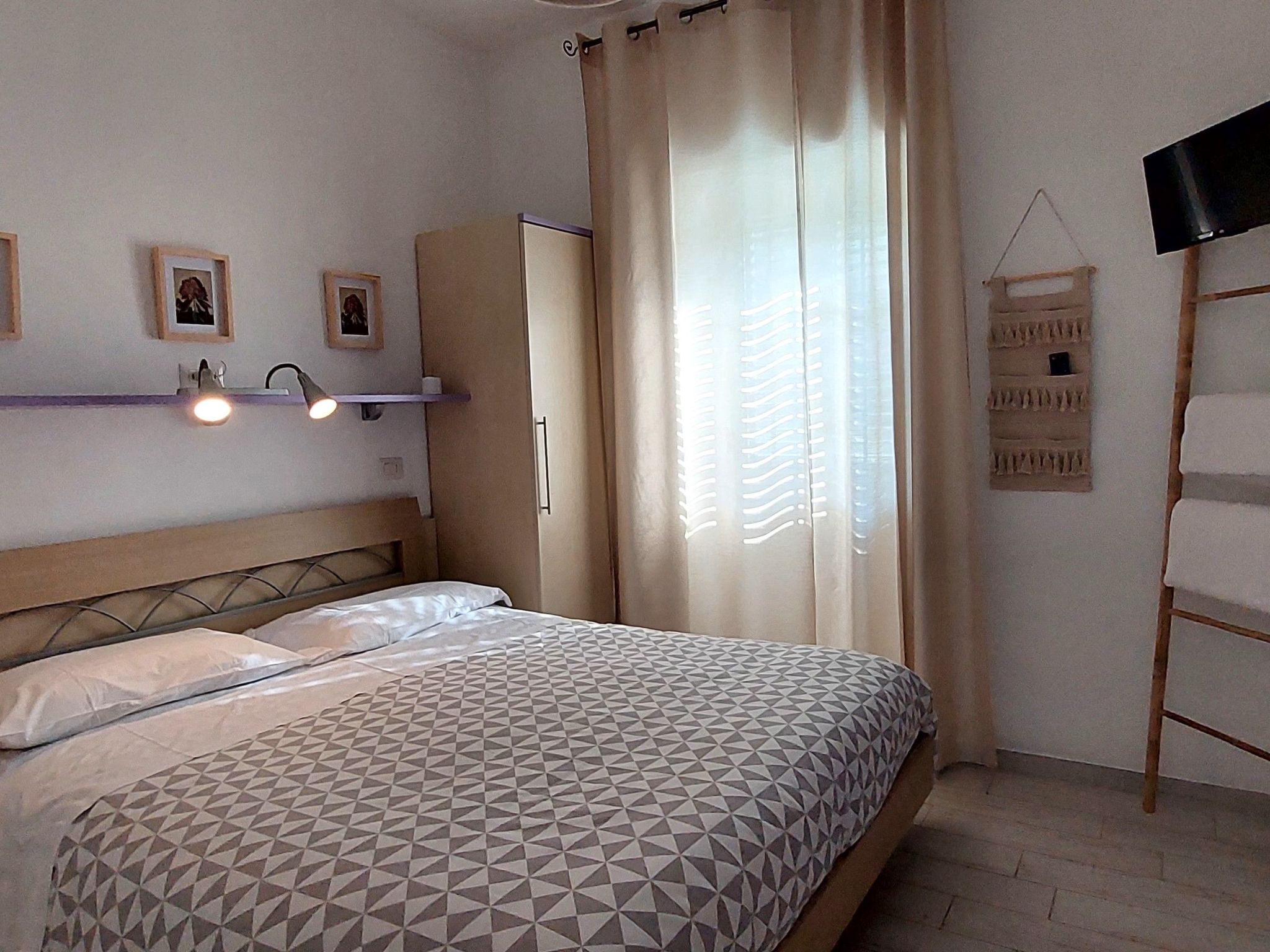 Zwei-Zimmer-Penthouse-Wohnung mit Terrasse mit Meerblick