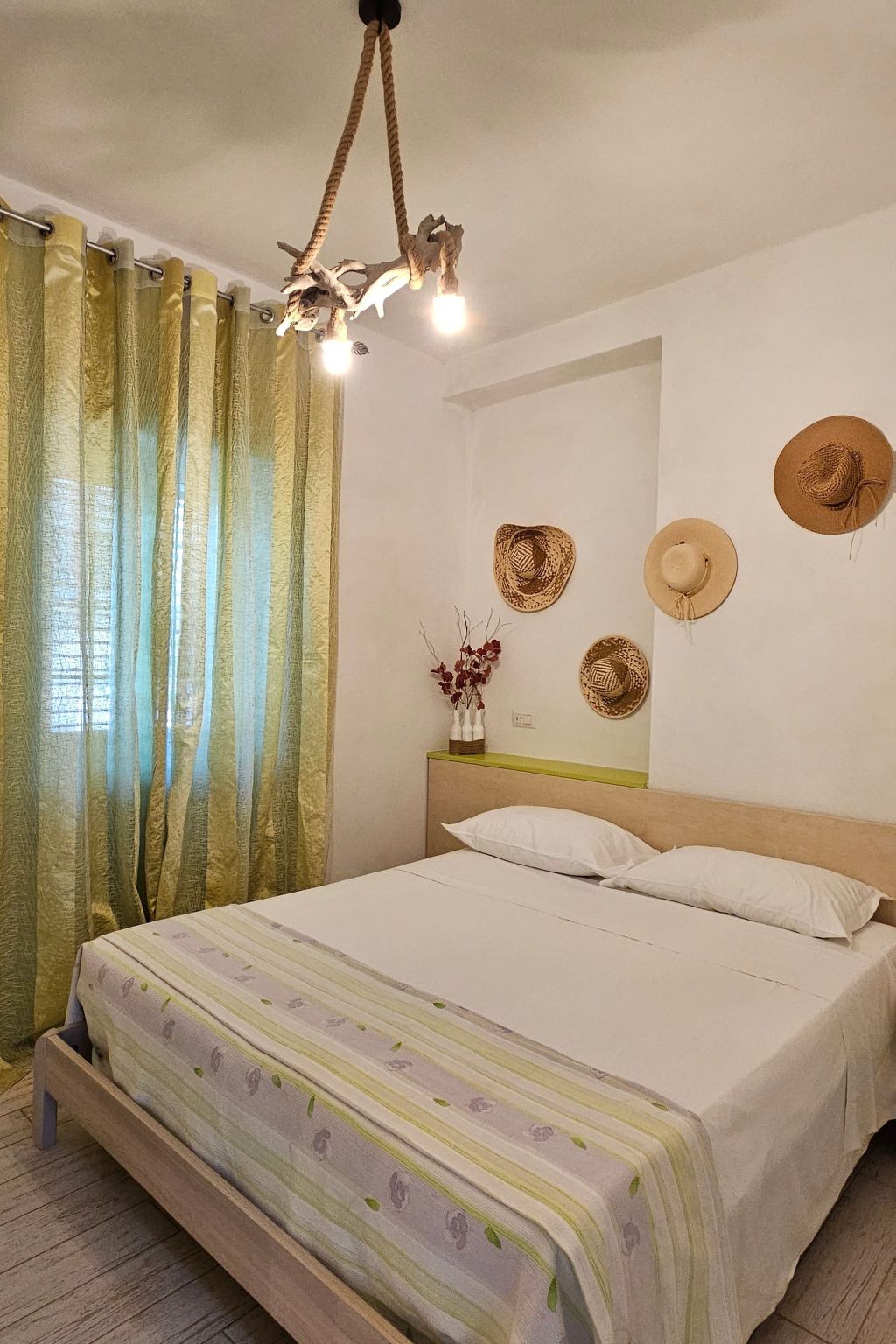 Zwei-Zimmer-Penthouse-Wohnung mit Terrasse mit Meerblick