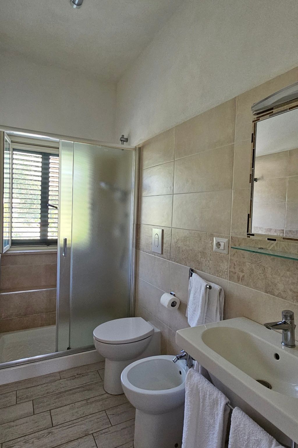 Zwei-Zimmer-Penthouse-Wohnung mit Terrasse mit Meerblick-Image-tags.info