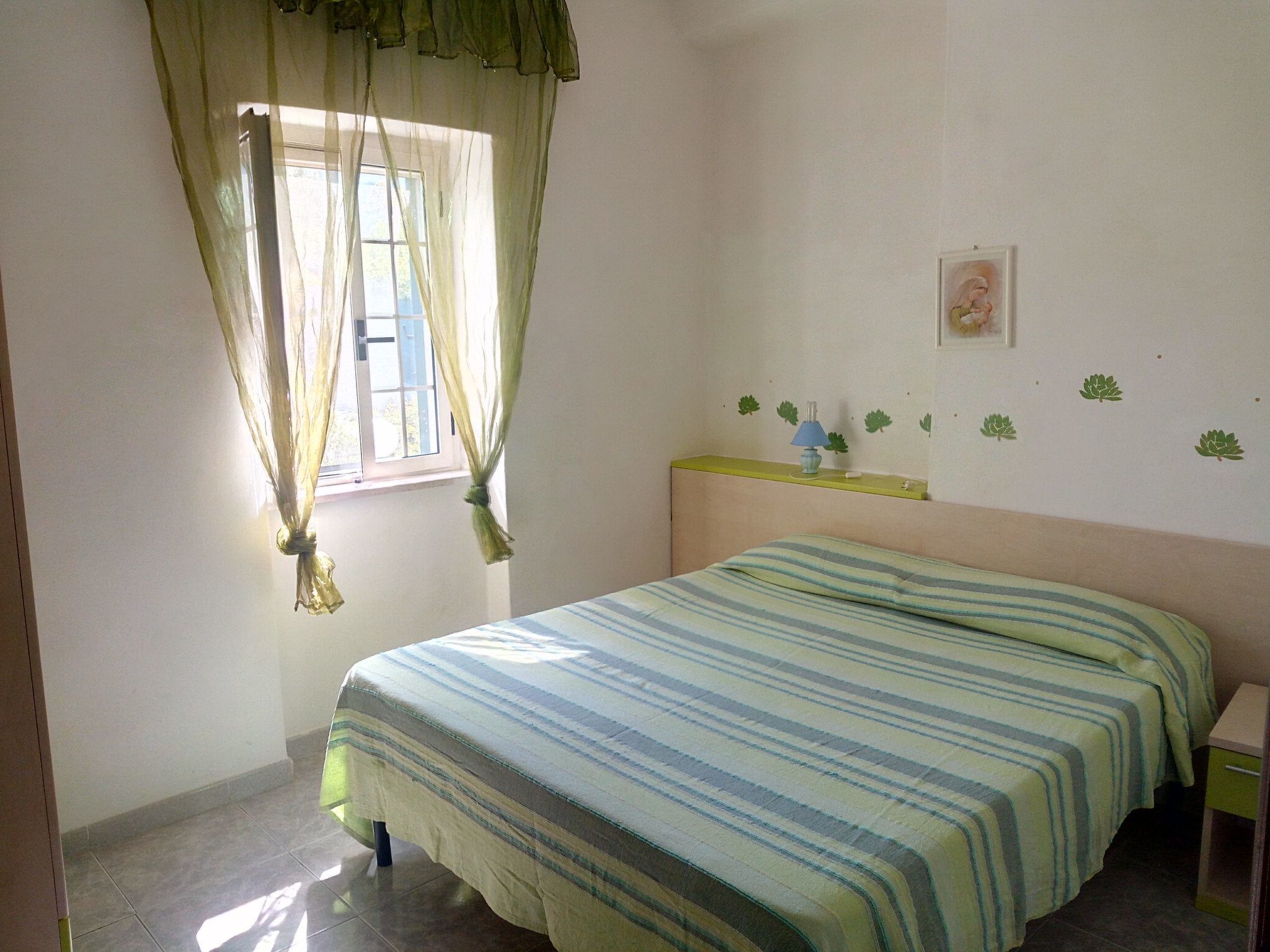 Zwei-Zimmer-Penthouse-Wohnung mit Terrasse mit Meerblick-Image-tags.info