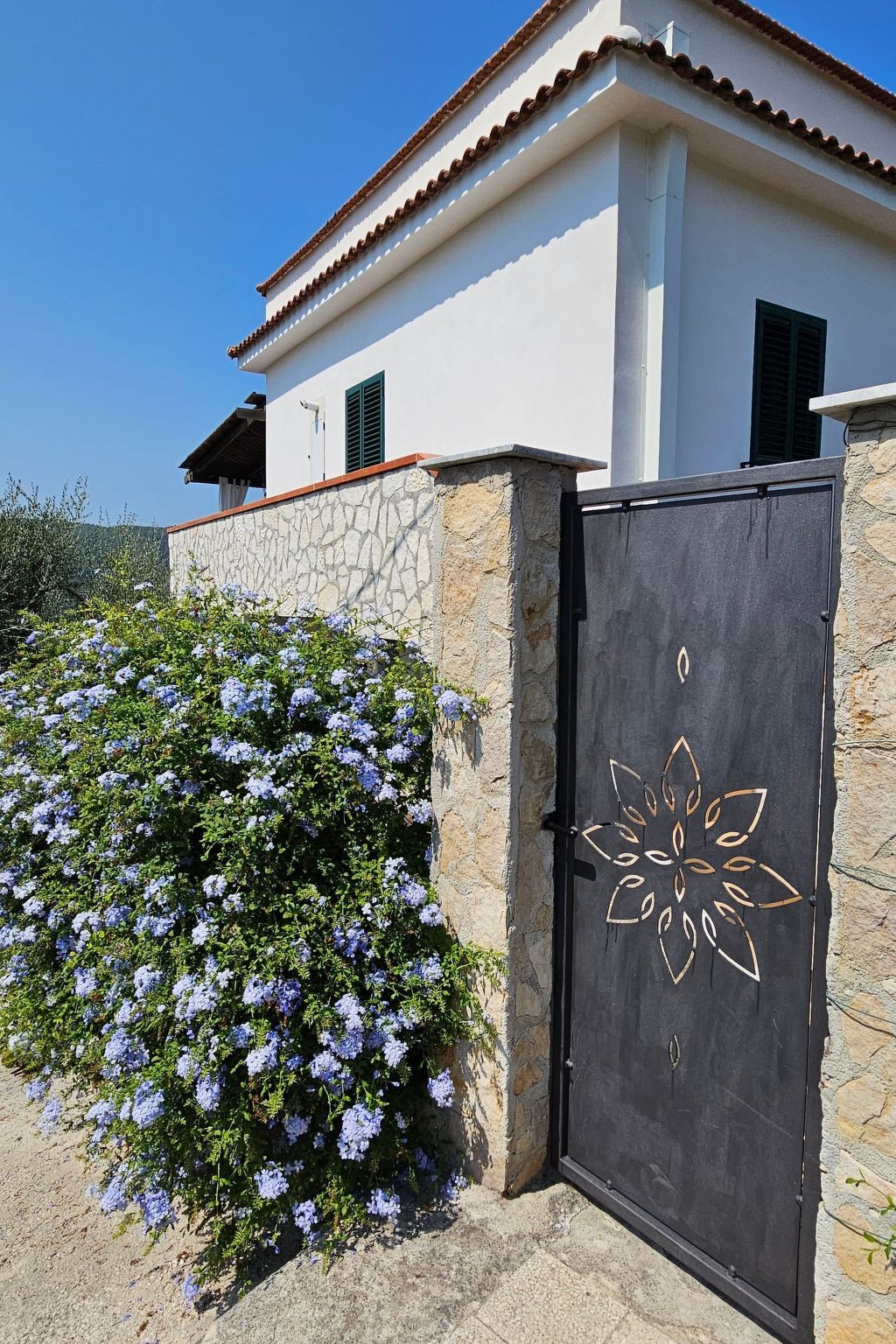 Zwei-Zimmer-Penthouse-Wohnung mit Terrasse mit Meerblick-Image-tags.info