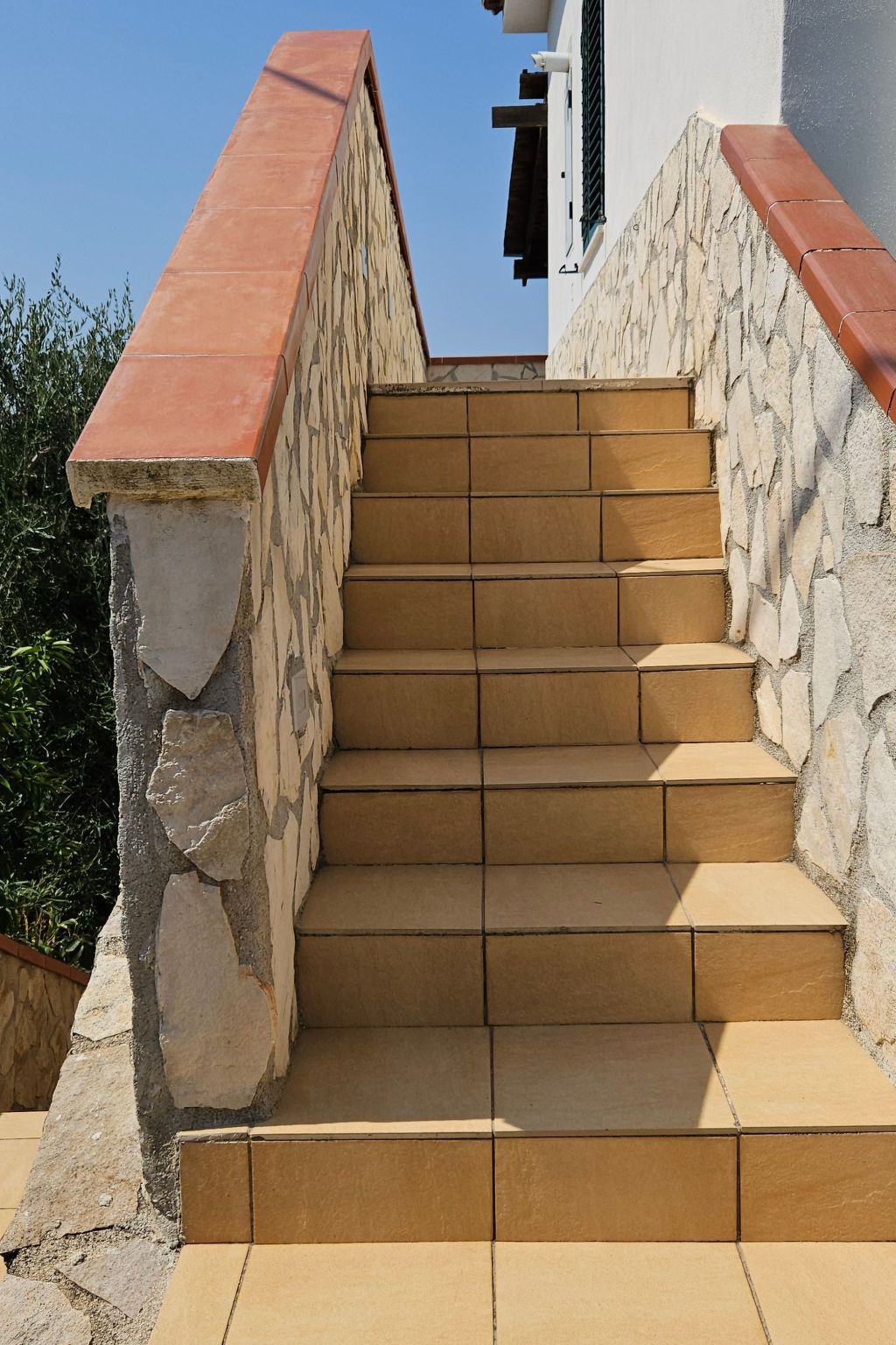 Zwei-Zimmer-Penthouse-Wohnung mit Terrasse mit Meerblick-Image-tags.info