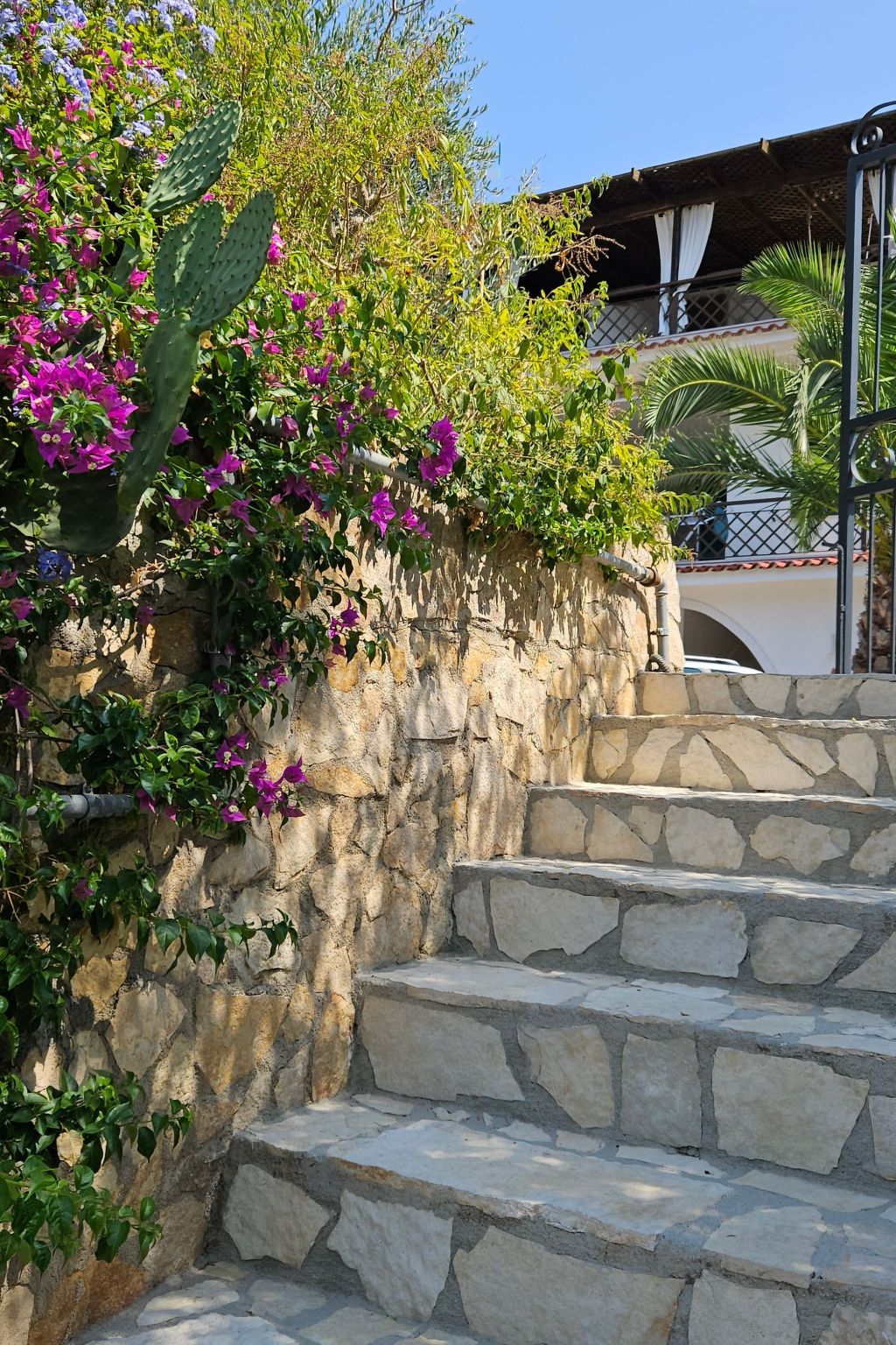 Zwei-Zimmer-Penthouse-Wohnung mit Terrasse mit Meerblick-Image-tags.info