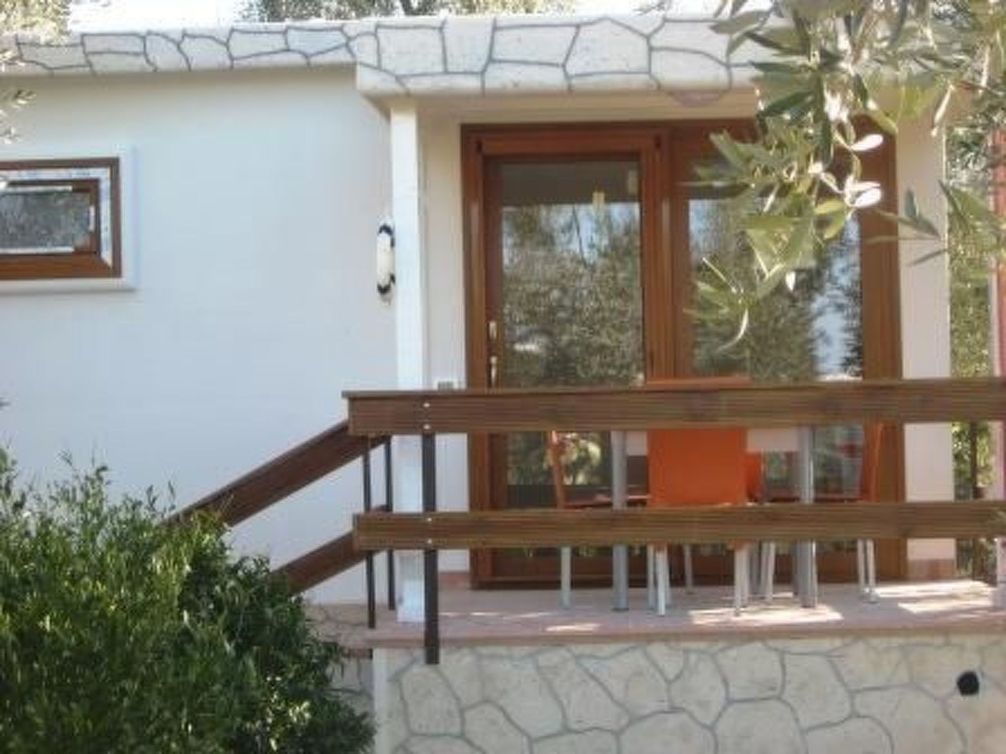 Mit Garten und Kinderschwimmbad