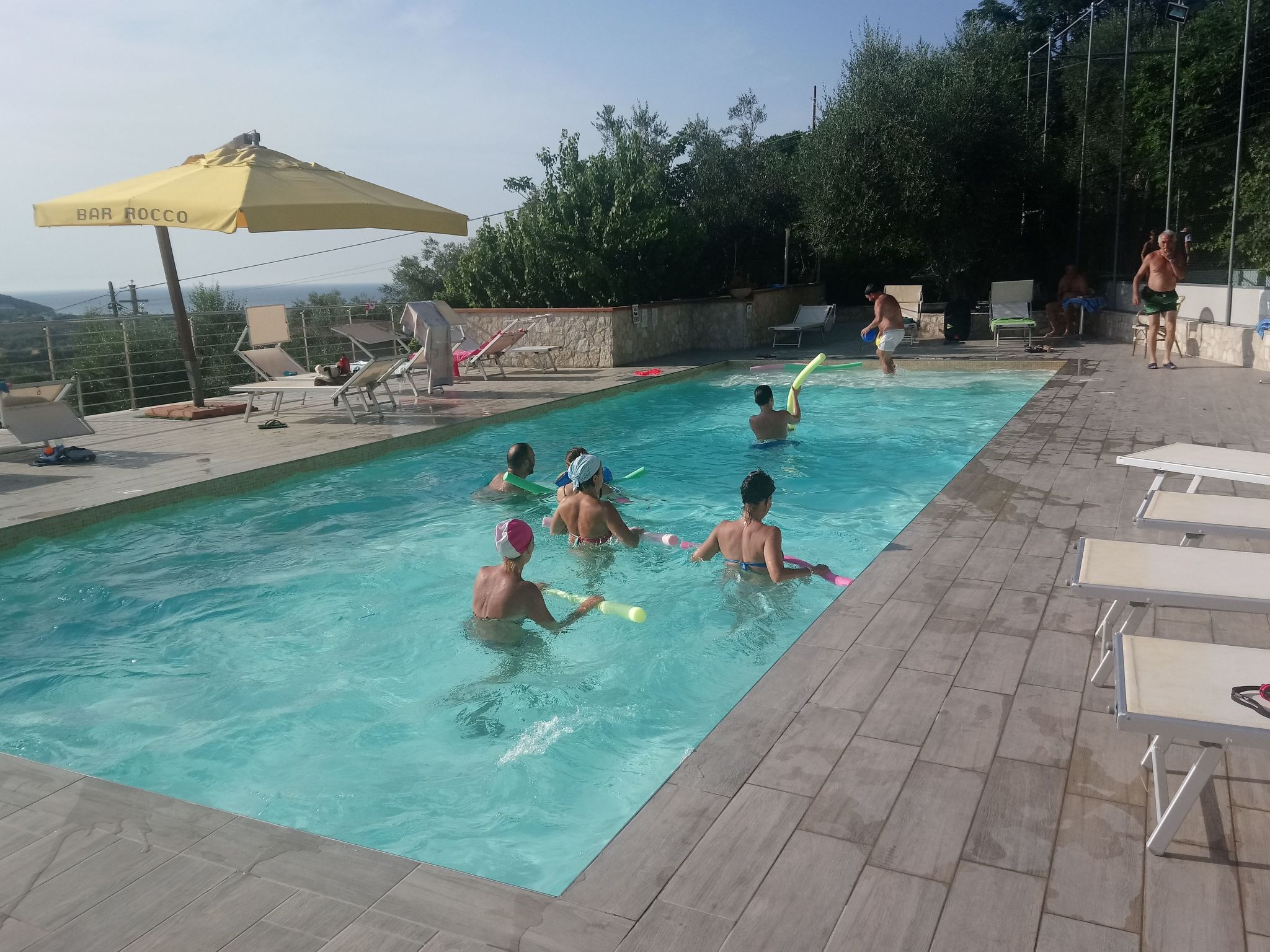 Mit Garten und Kinderschwimmbad-Image-tags.info