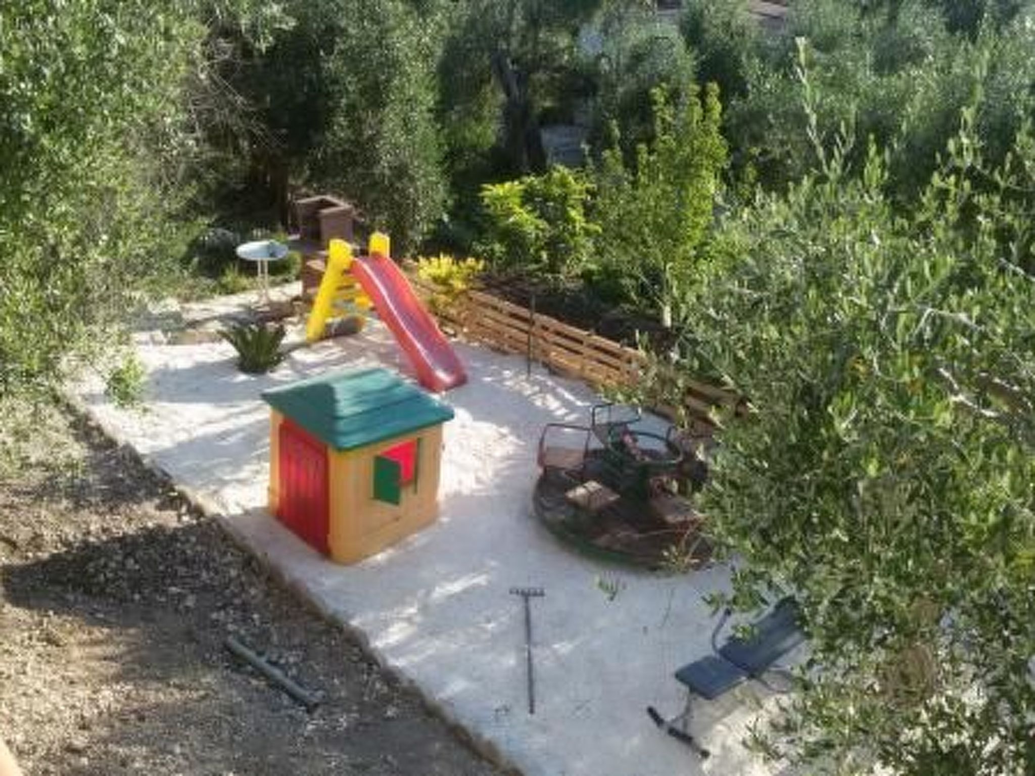 Mit Garten und Kinderschwimmbad-Image-tags.info