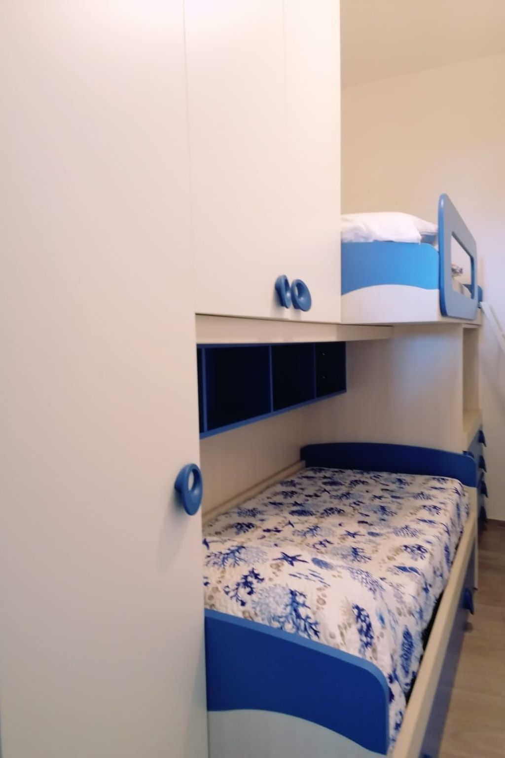 Atemberaubender Blick auf die Bucht von Peschici-Binnen