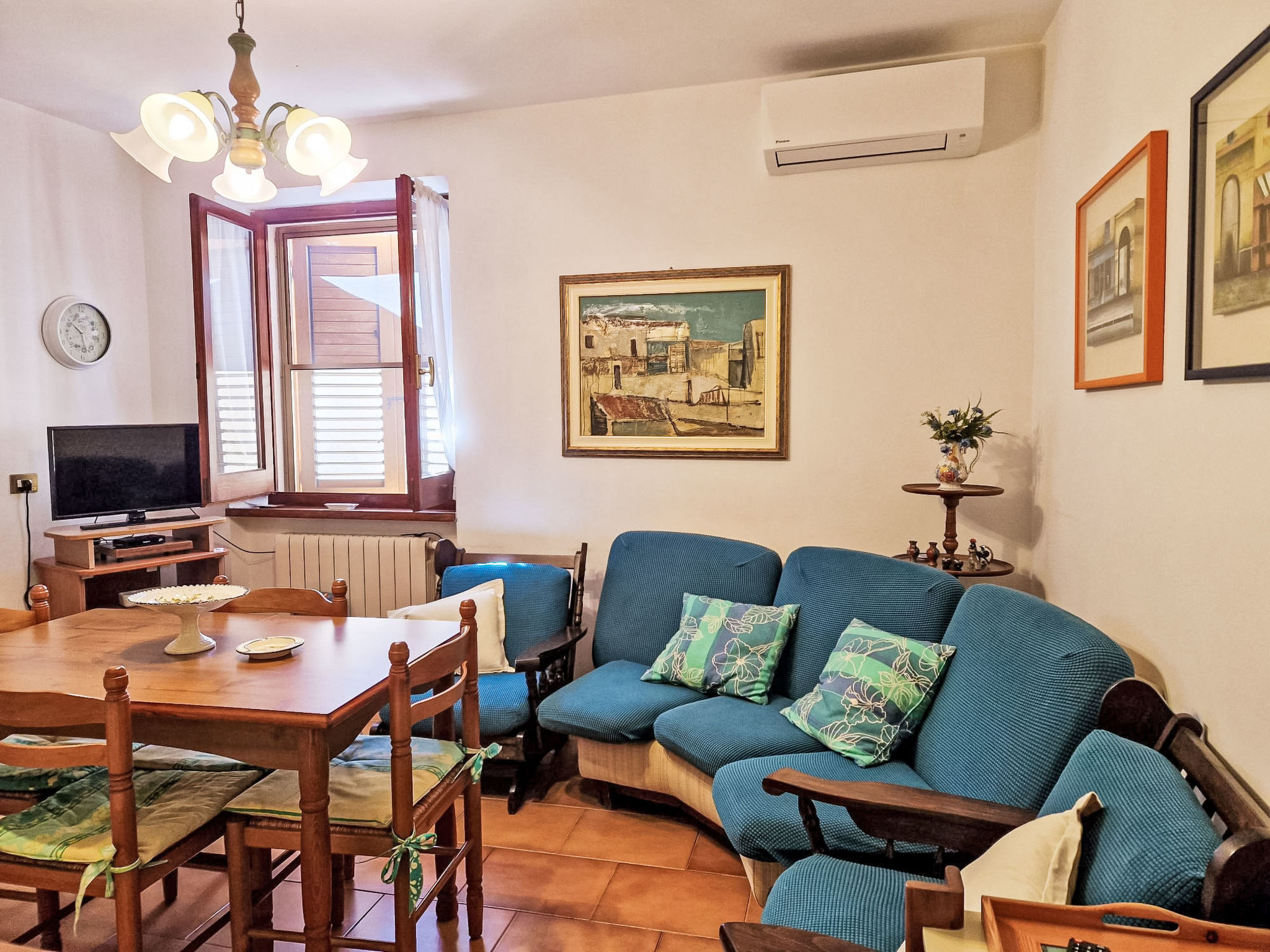 The apartment is part of our holiday home in a villa with garden and pool consisting of 4 apartments all on the ground floor. We are in a very quiet and peaceful residential area, but not isolated, su..