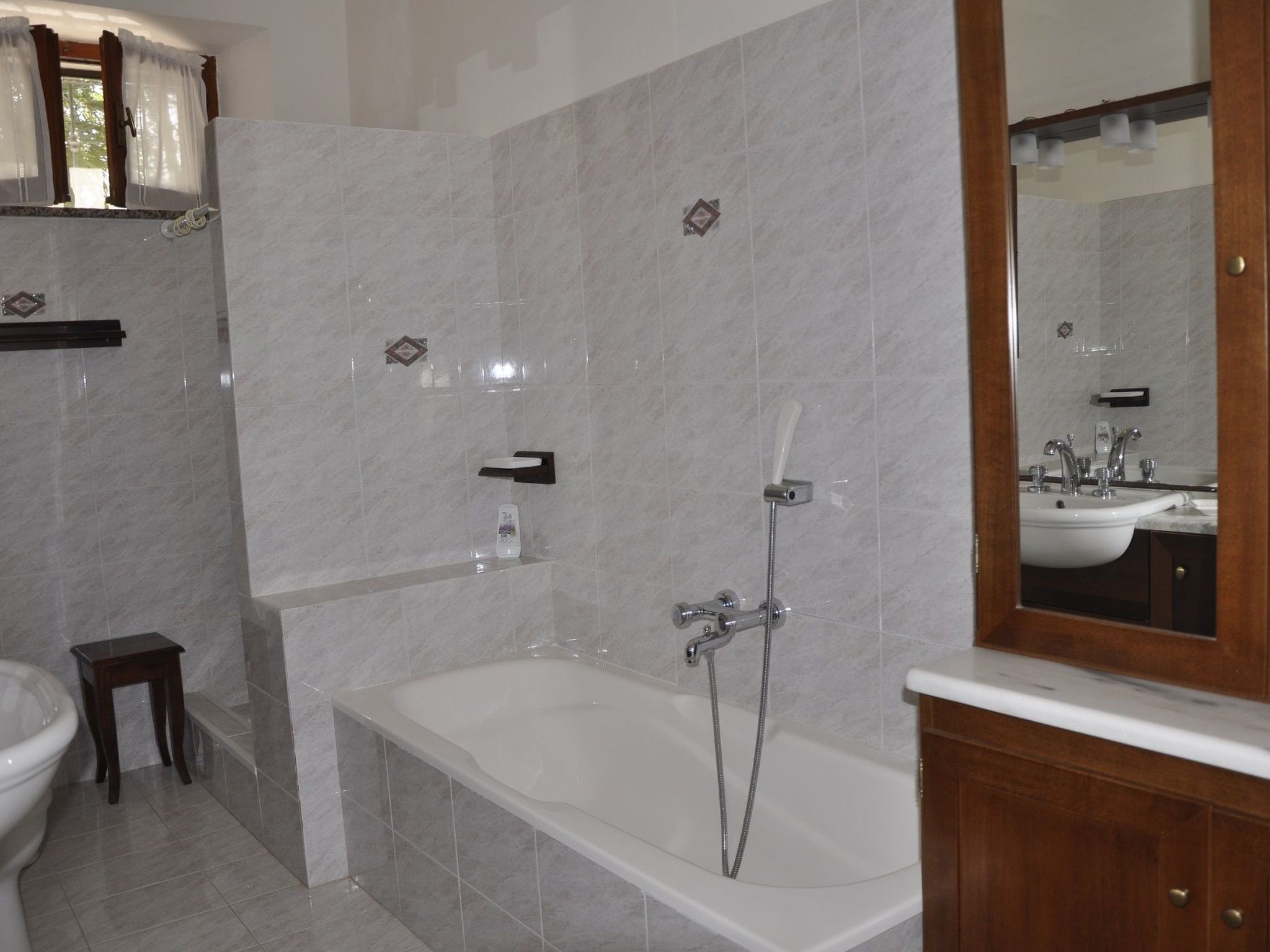 Lubagnu Vacanze- Zwei-Zimmer-Wohnung D-Binnen