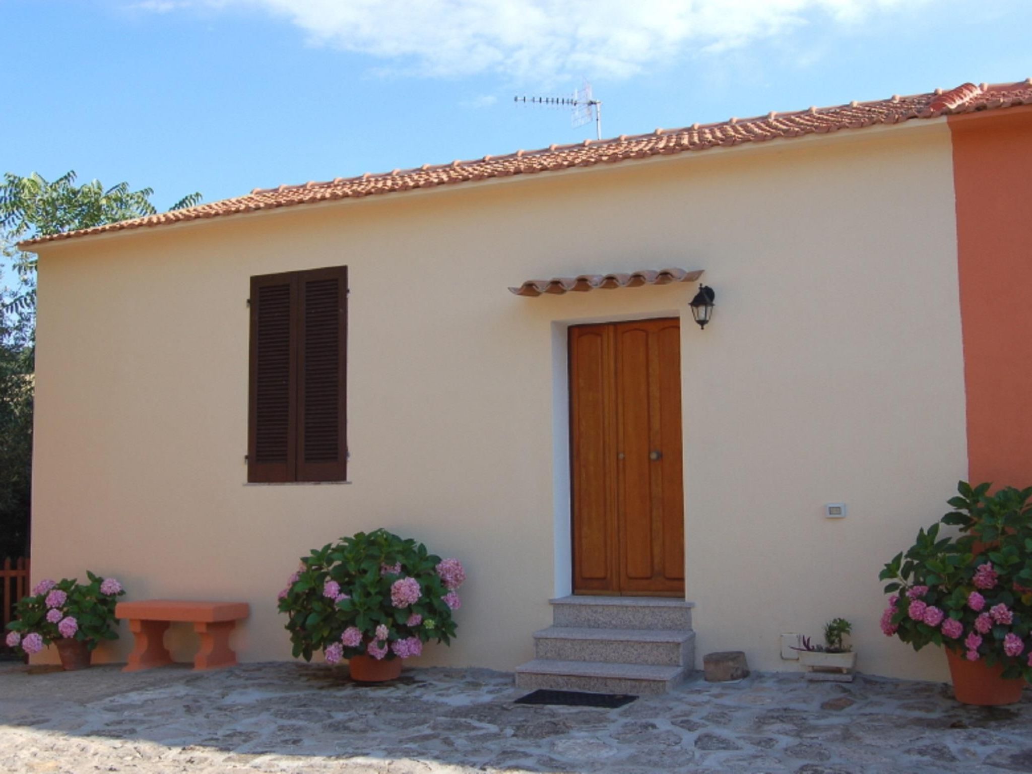 Lubagnu Vacanze- Drei-Zimmer-Wohnung E-Binnen