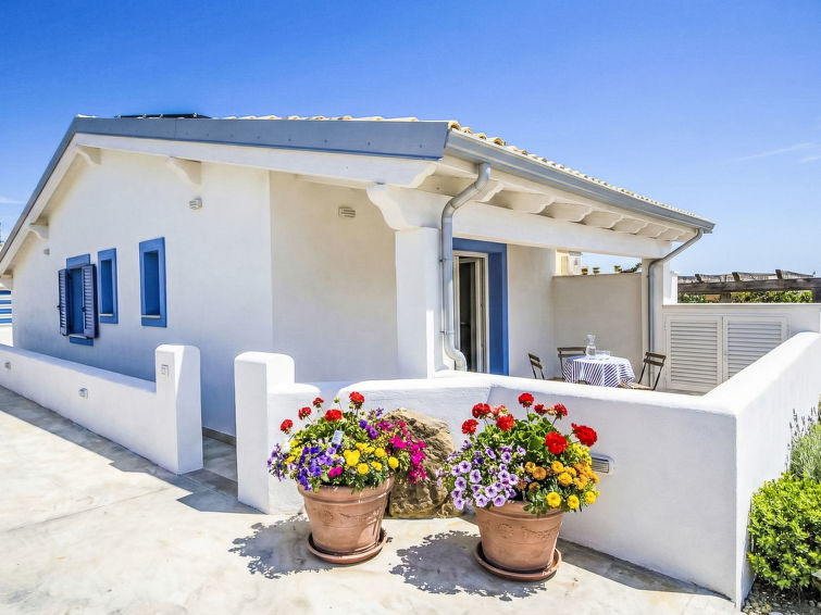 Aan het strand: Modern vakantiehuis Nereide Blu in Valledoria in Valledoria