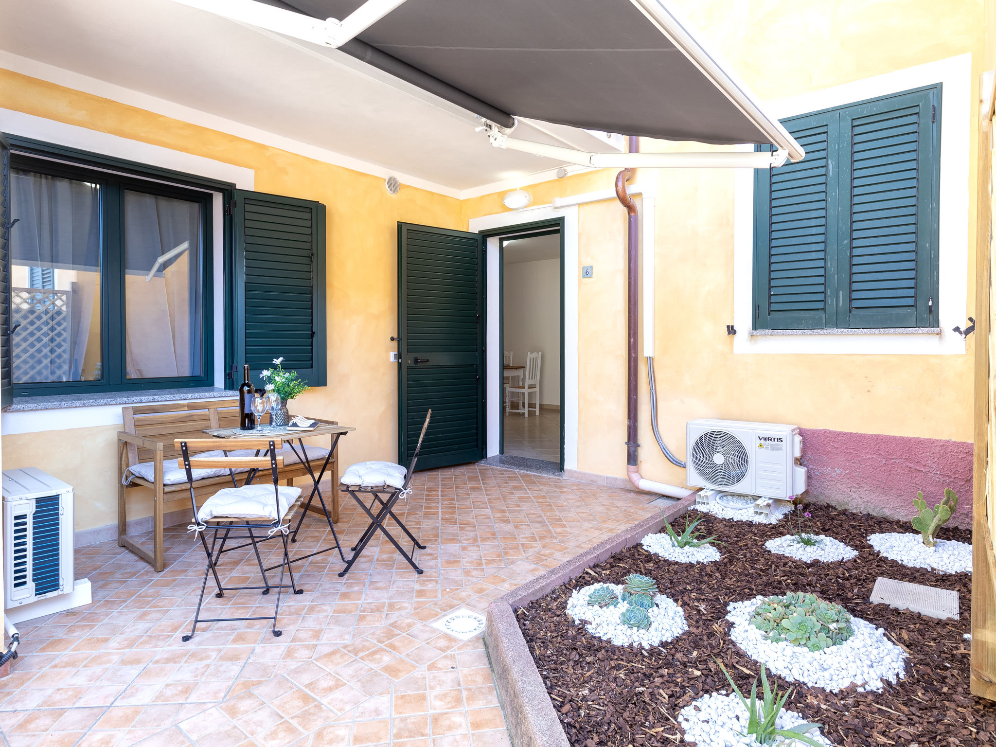 Sa Minda-Outside