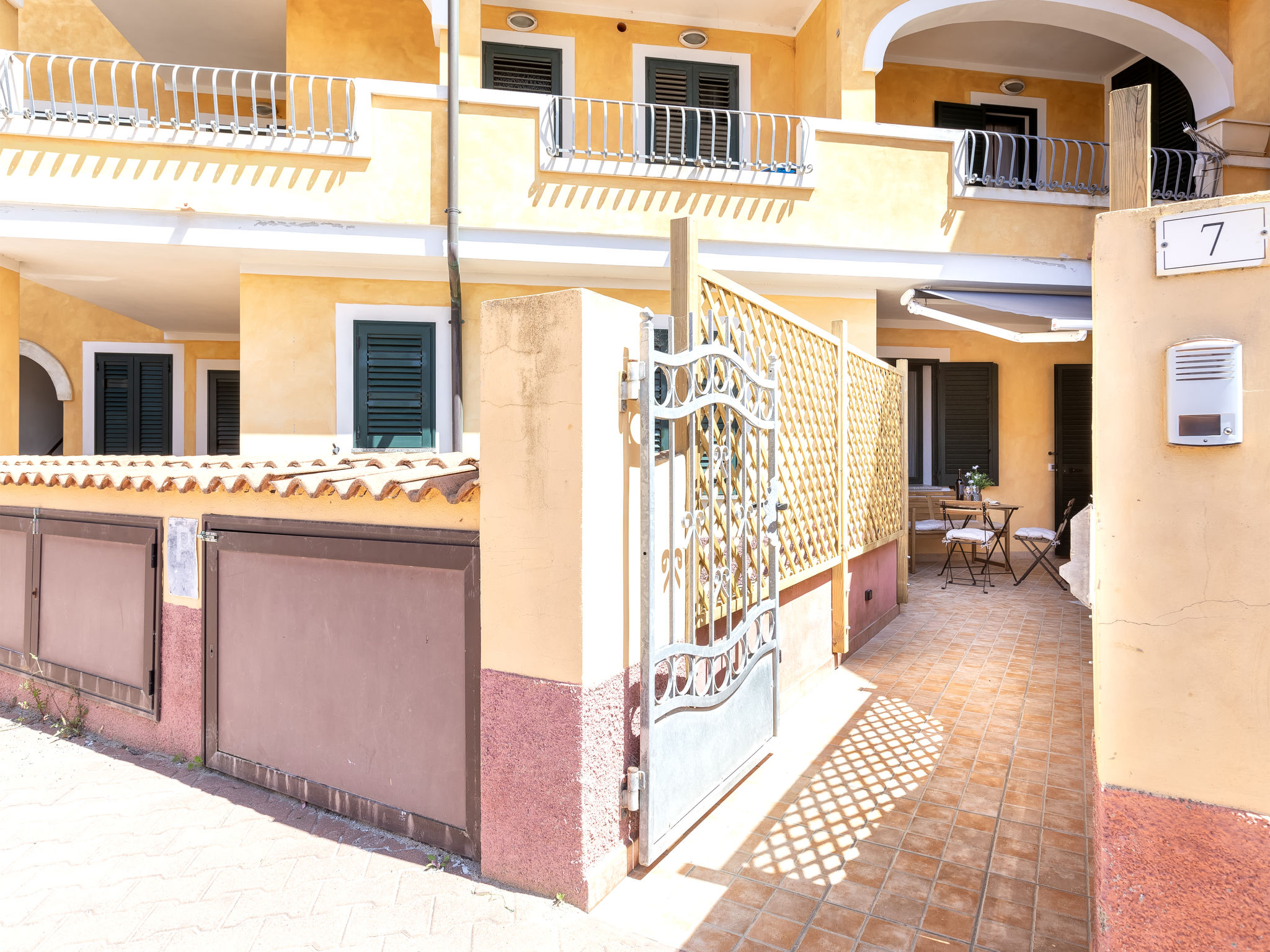 Sa Minda-Outside