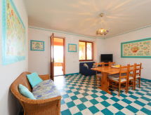 Villa Bouganville: ruime familievilla met zwembad in Badesi, Sardinië - thumbnail 5