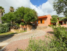 Villa Bouganville: ruime familievilla met zwembad in Badesi, Sardinië - thumbnail 3