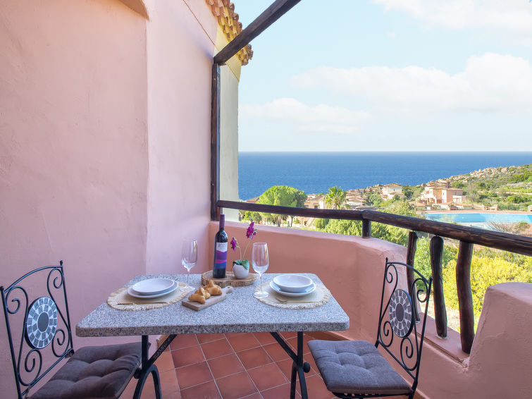 Op 400 m van zee: Zonnig appartement met zeezicht in Isola Rossa in Isola Rossa