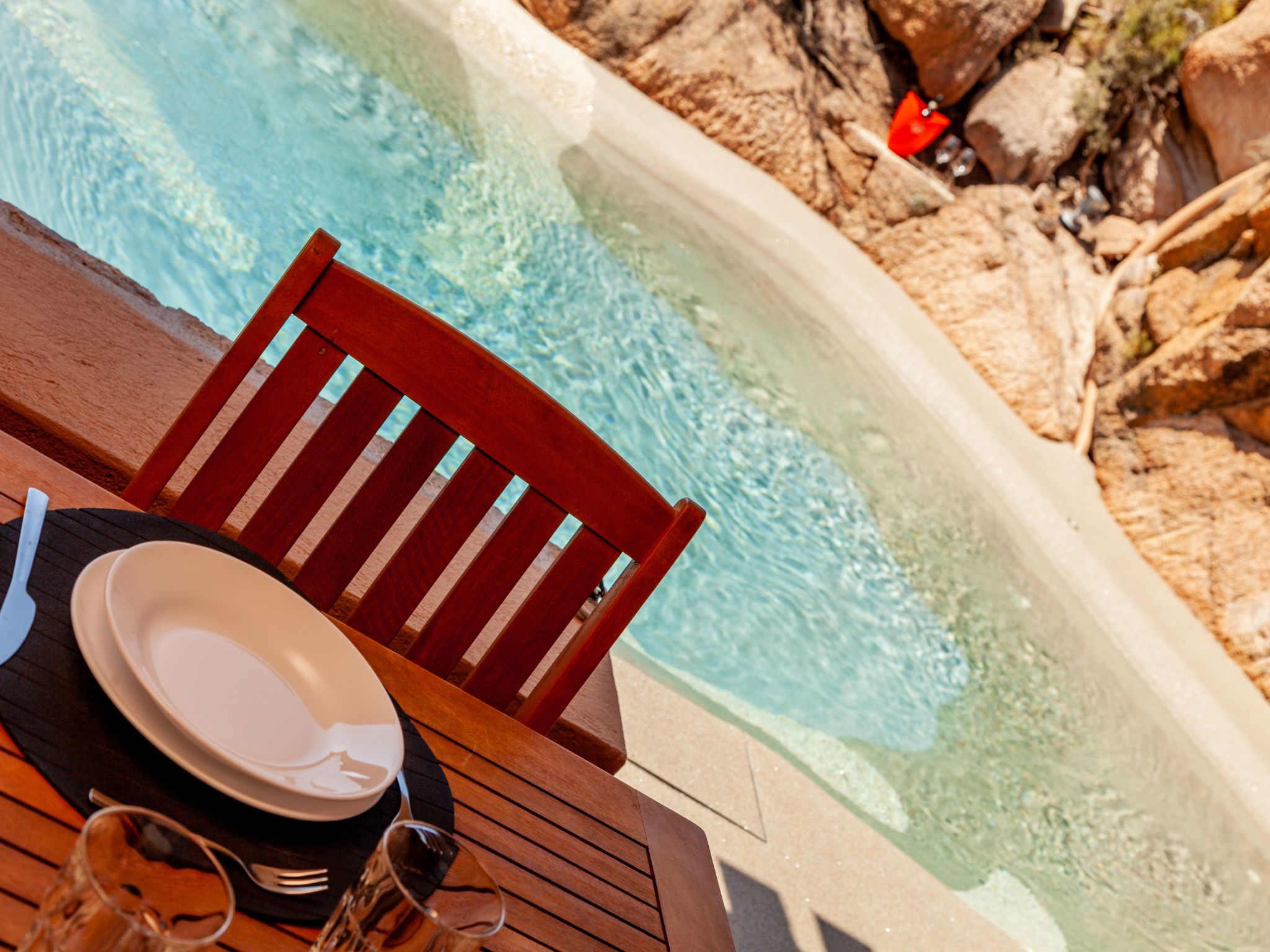 Suite mit natürlichem Hydromassage-Pool und Meerblick.