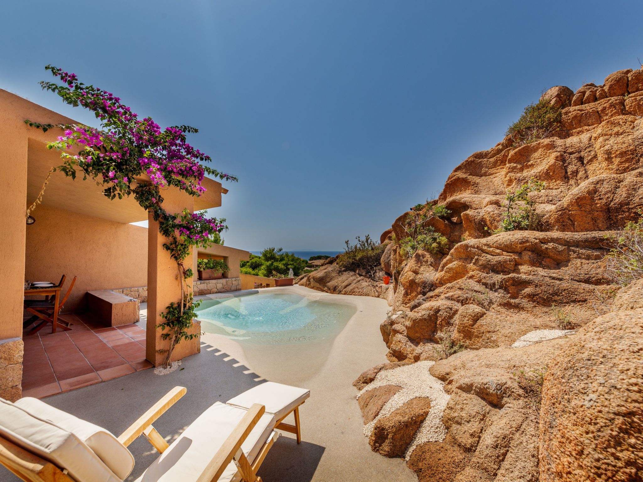 Suite mit natürlichem Hydromassage-Pool und Meerblick.