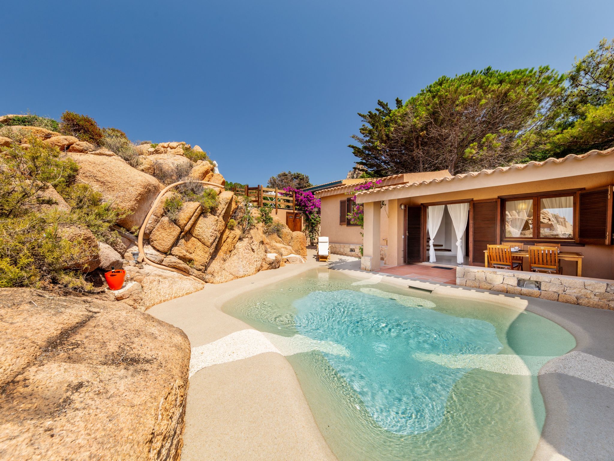 Suite mit natürlichem Hydromassage-Pool und Meerblick.-Image-tags.info