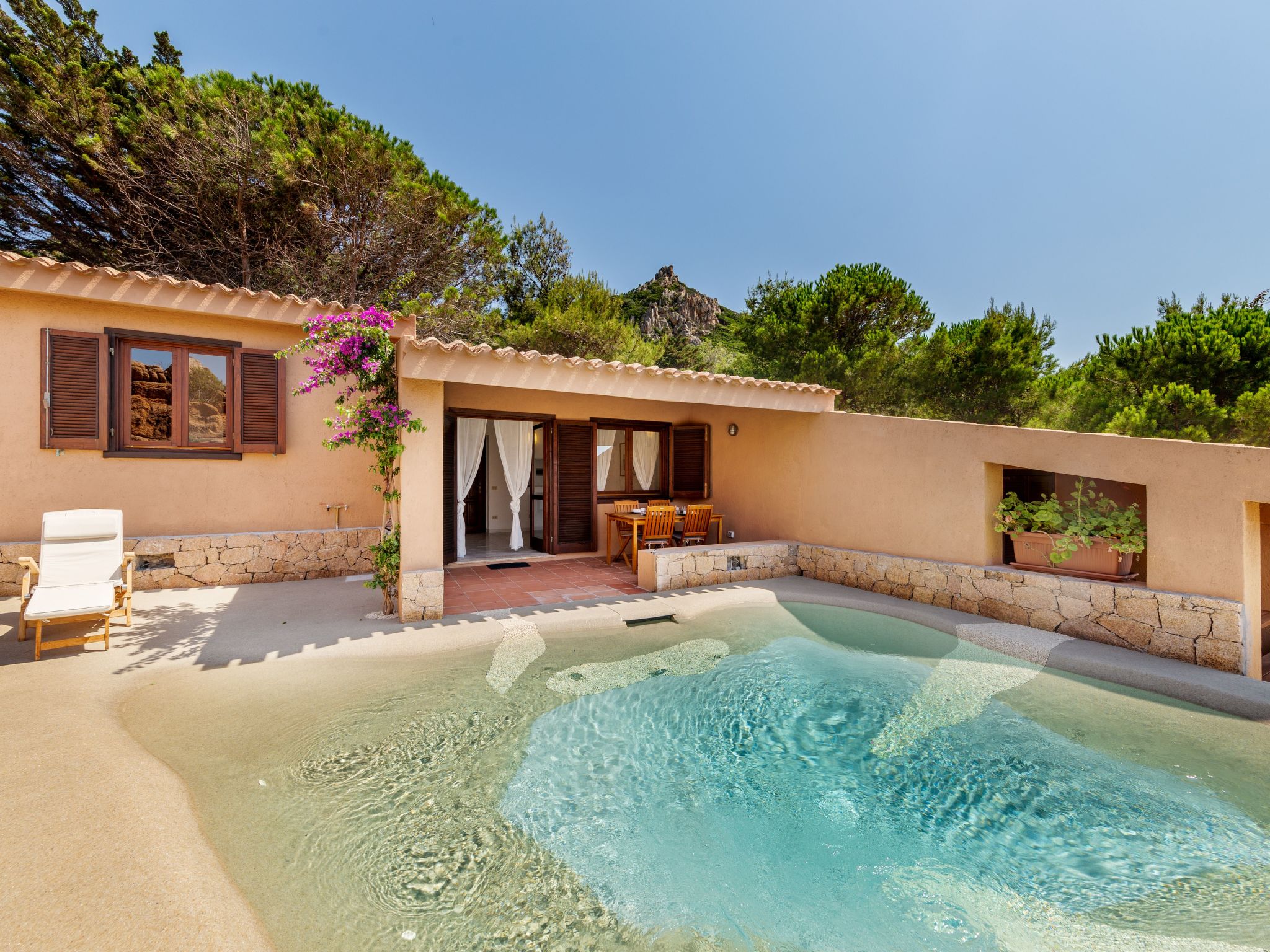 Suite mit natürlichem Hydromassage-Pool und Meerblick.-Outside