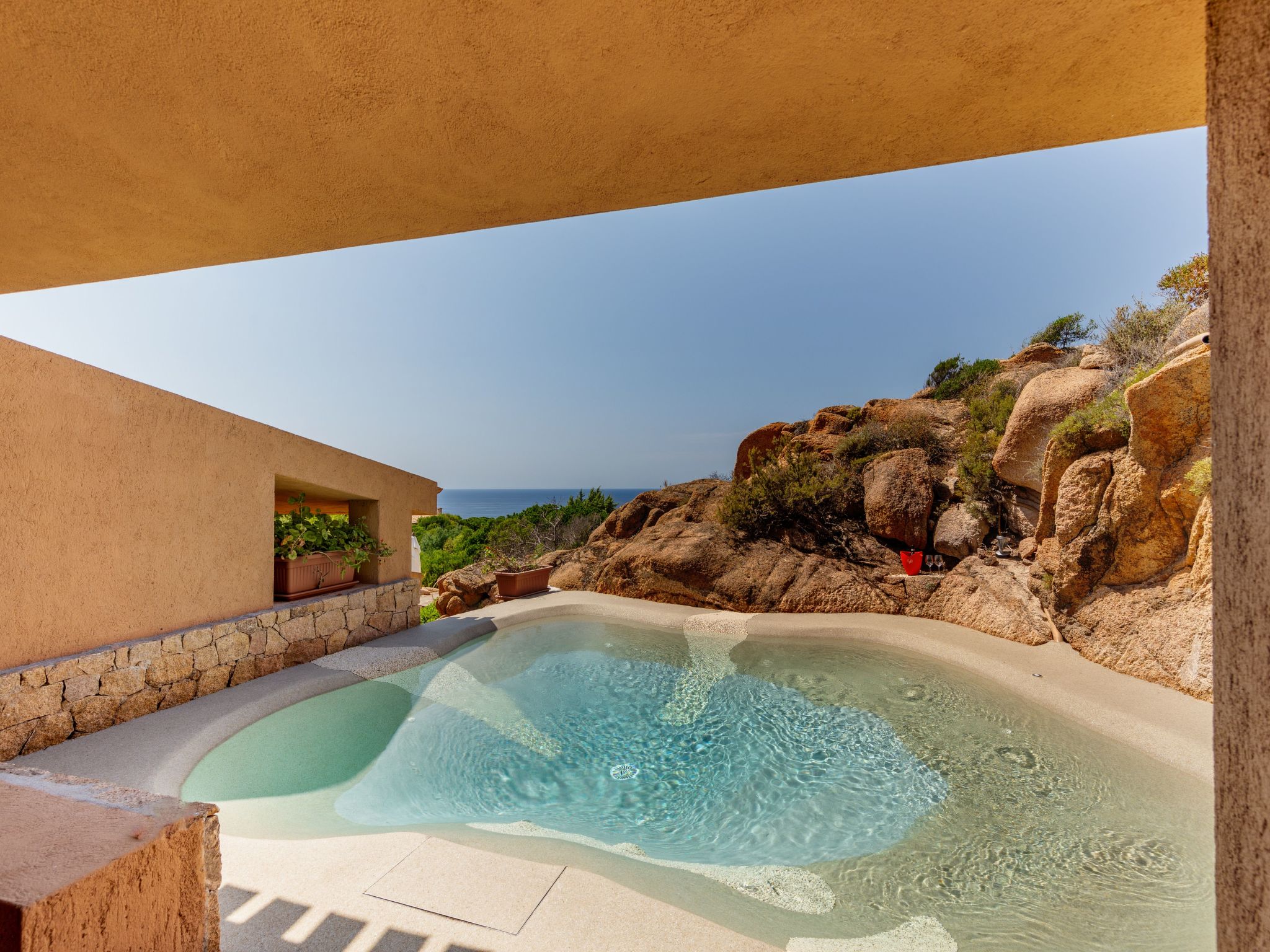 Suite mit natürlichem Hydromassage-Pool und Meerblick.-Image-tags.info