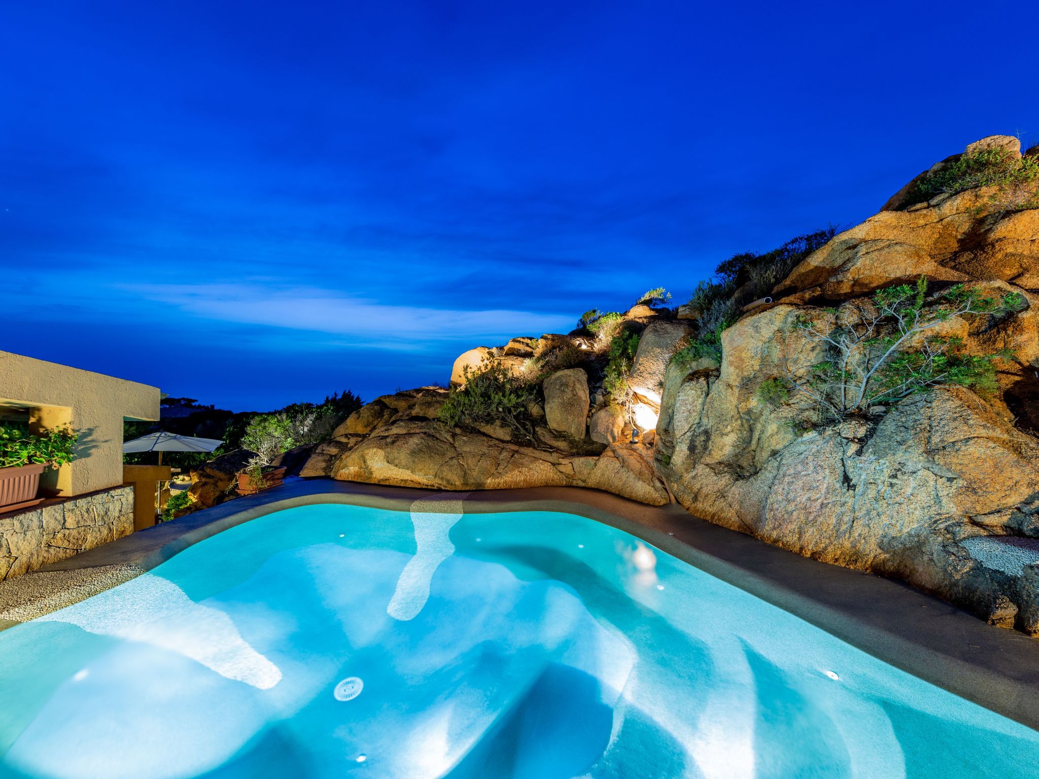 Suite mit natürlichem Hydromassage-Pool und Meerblick.-Outside