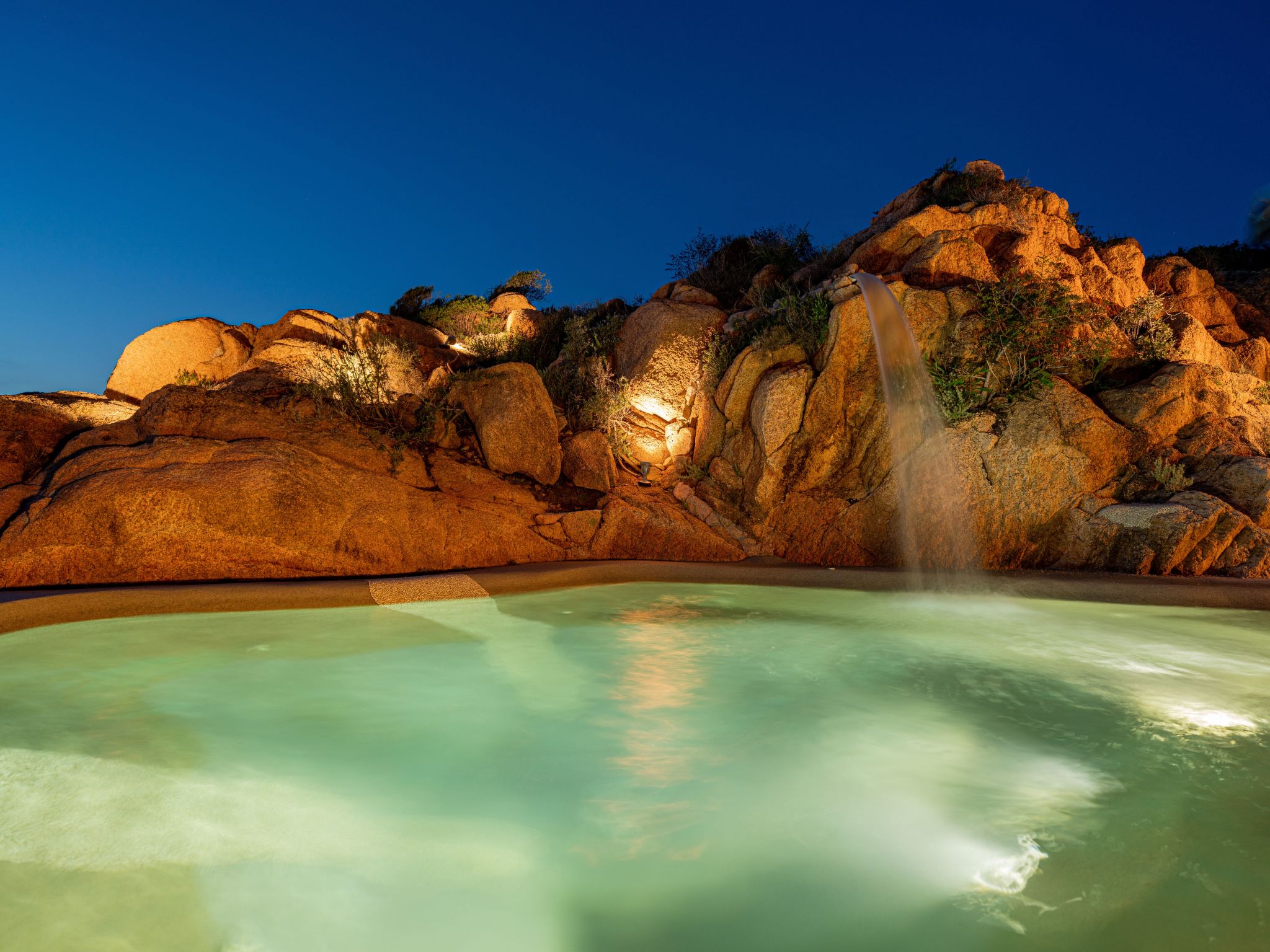 Suite mit natürlichem Hydromassage-Pool und Meerblick.-Outside