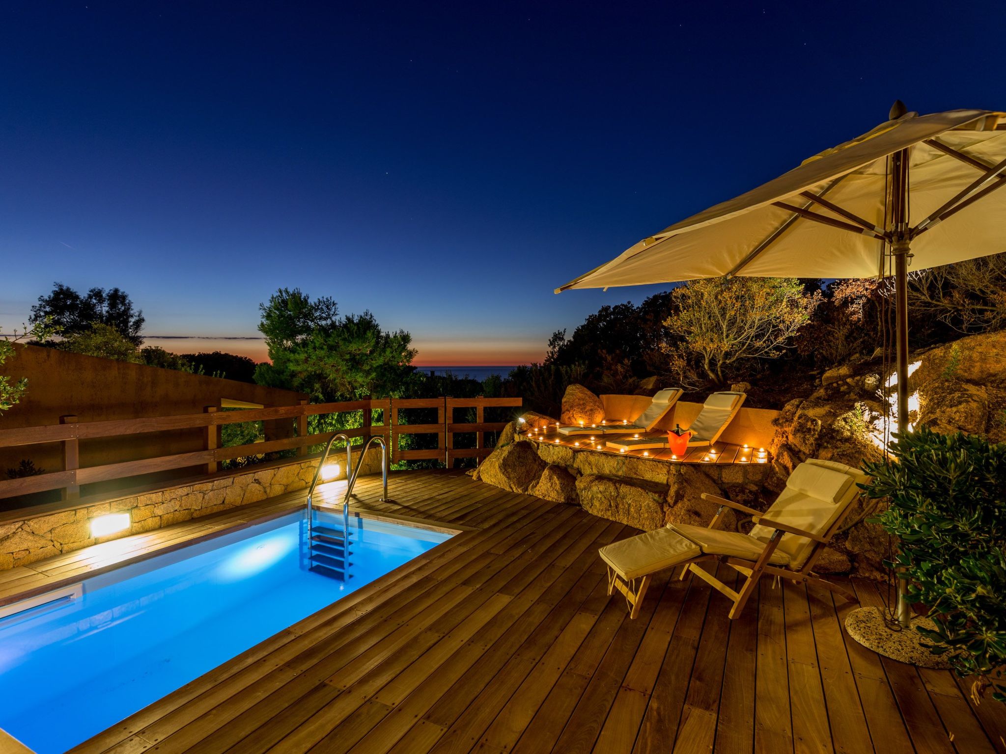 Für zwei Personen mit Pool und Sonnenterrasse und wundabarem Seeblick