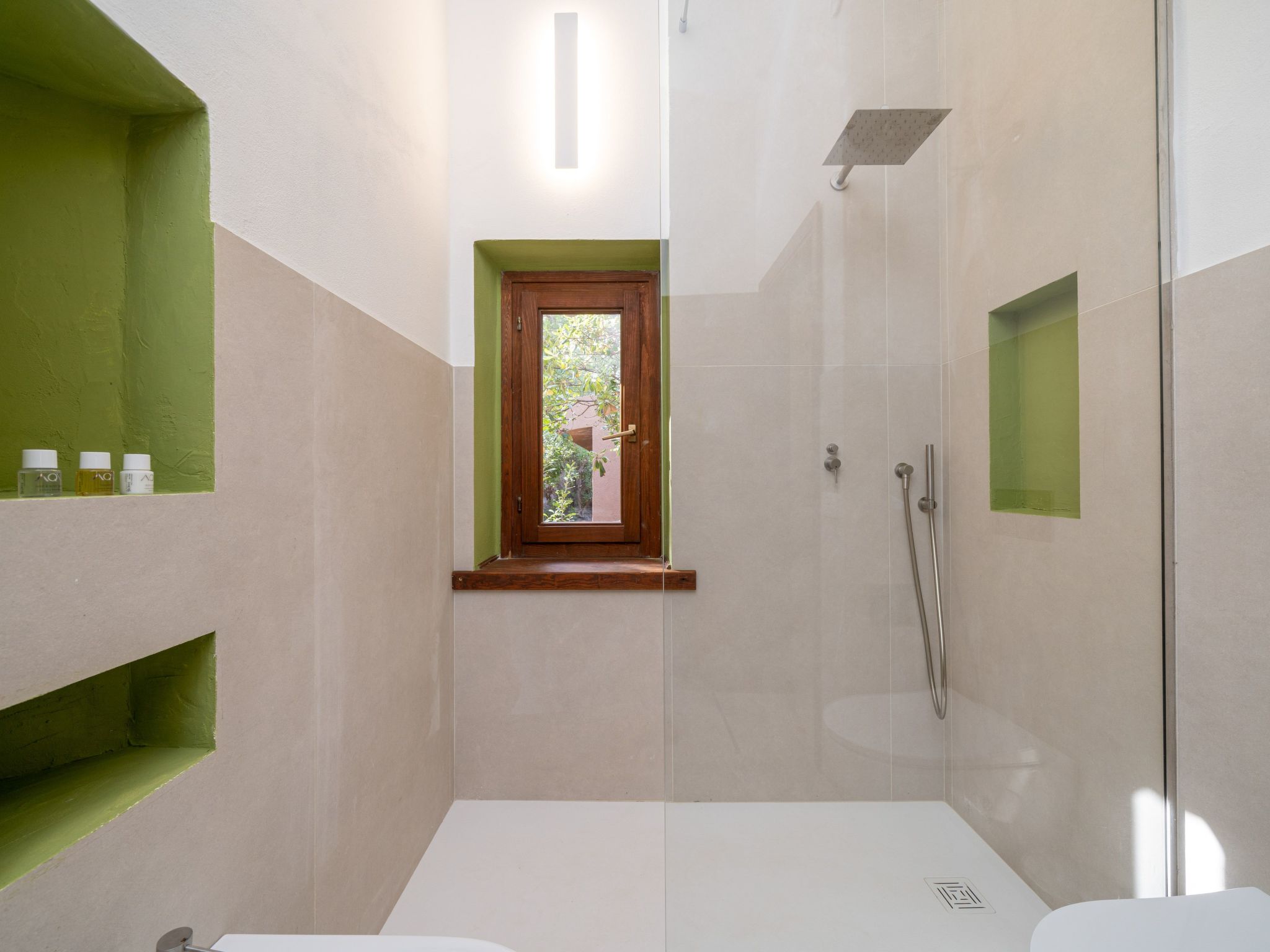 Für zwei Personen mit Pool und Sonnenterrasse und wundabarem Seeblick-Inside