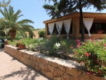 in Costa Paradiso mit Terrasse und Grill