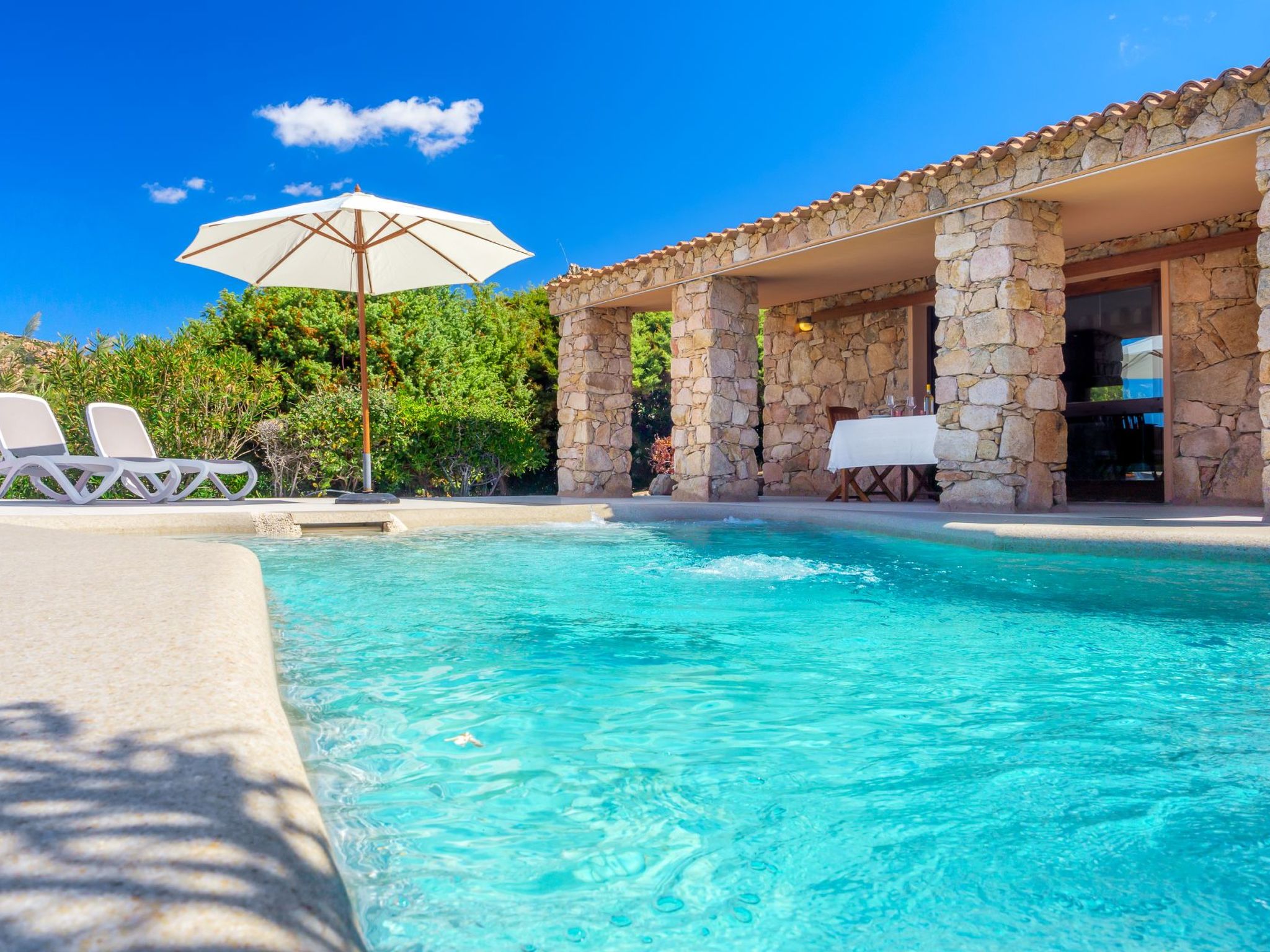 Villetta Corallo mit Aussicht und wenige Meter vom Meer entfernt