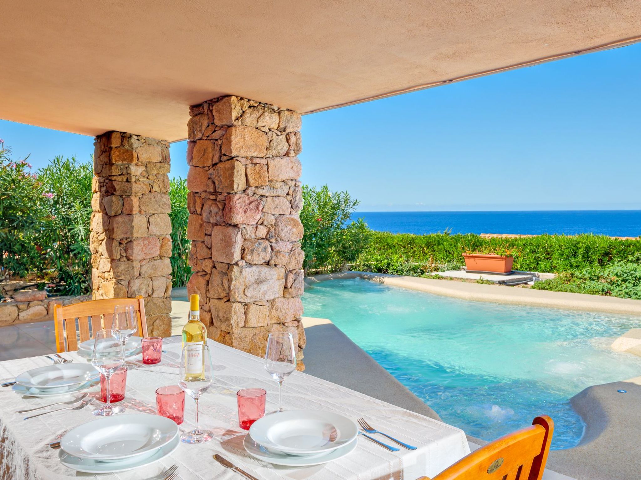 Villetta Corallo mit Aussicht und wenige Meter vom Meer entfernt-Outside