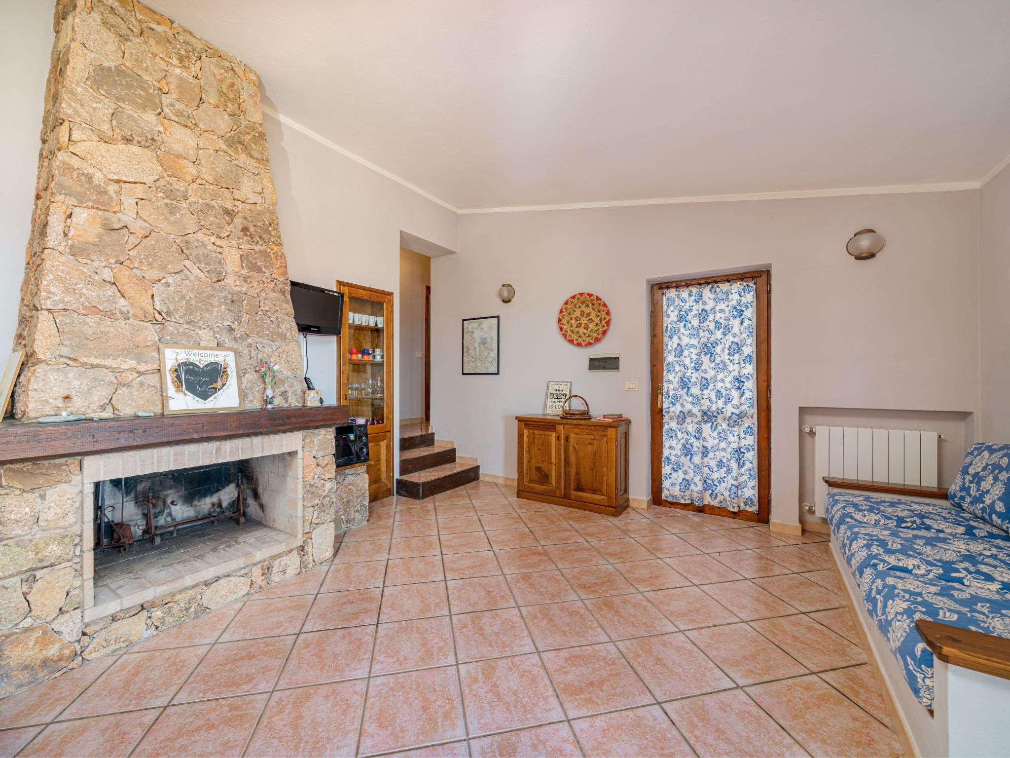 Villetta Corallo mit Aussicht und wenige Meter vom Meer entfernt-Inside