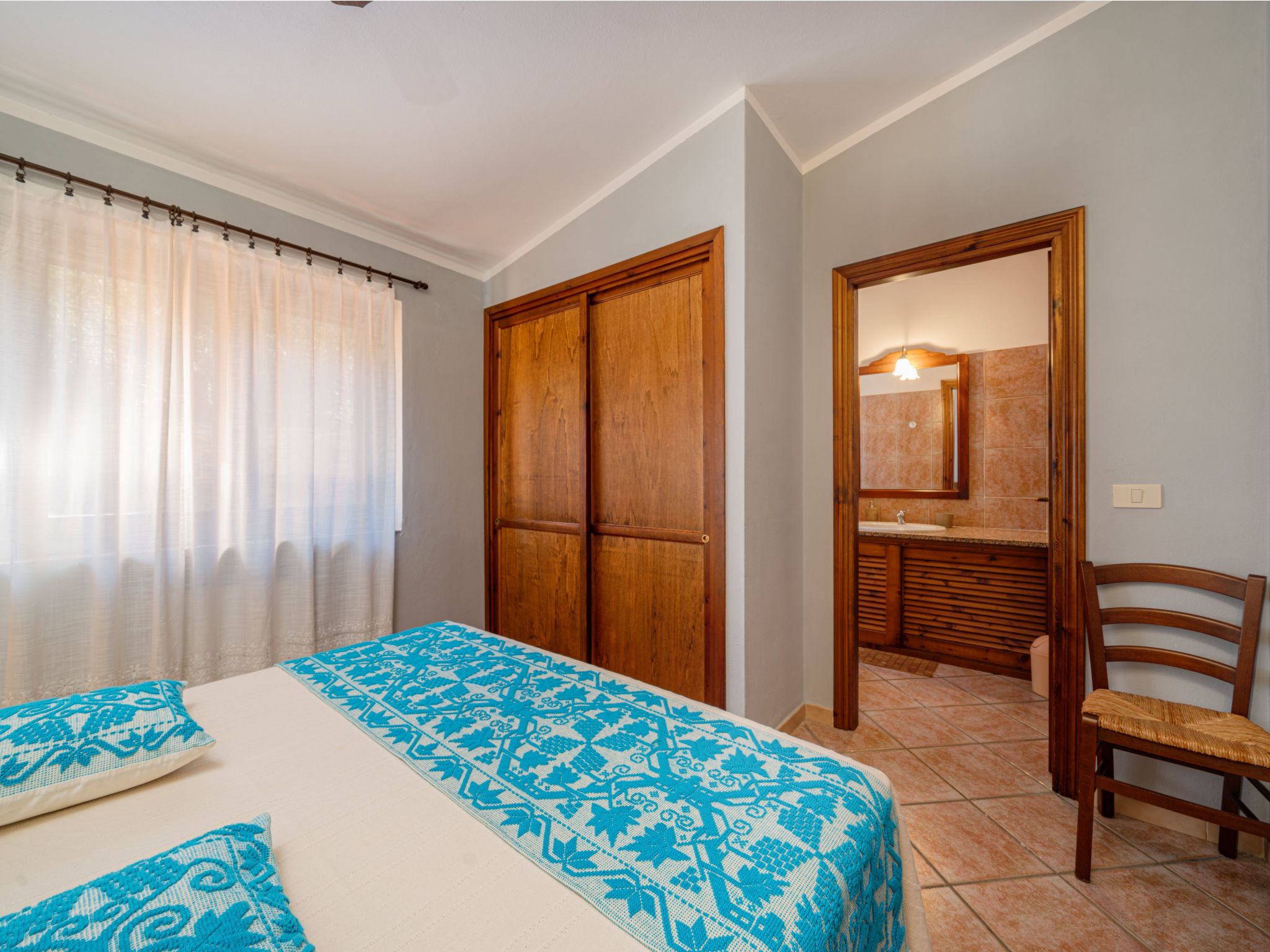 Villetta Corallo mit Aussicht und wenige Meter vom Meer entfernt-Inside