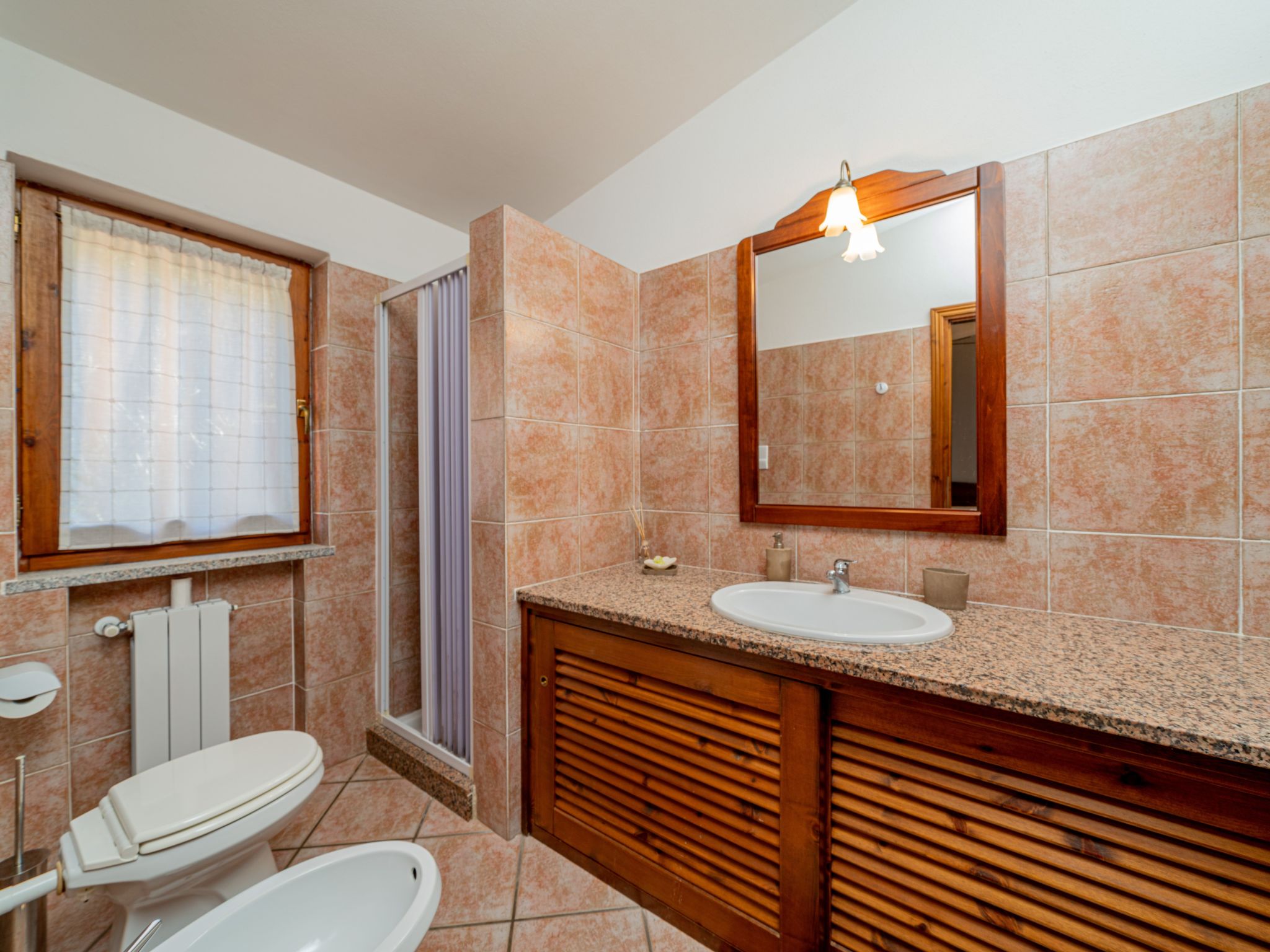 Villetta Corallo mit Aussicht und wenige Meter vom Meer entfernt-Inside