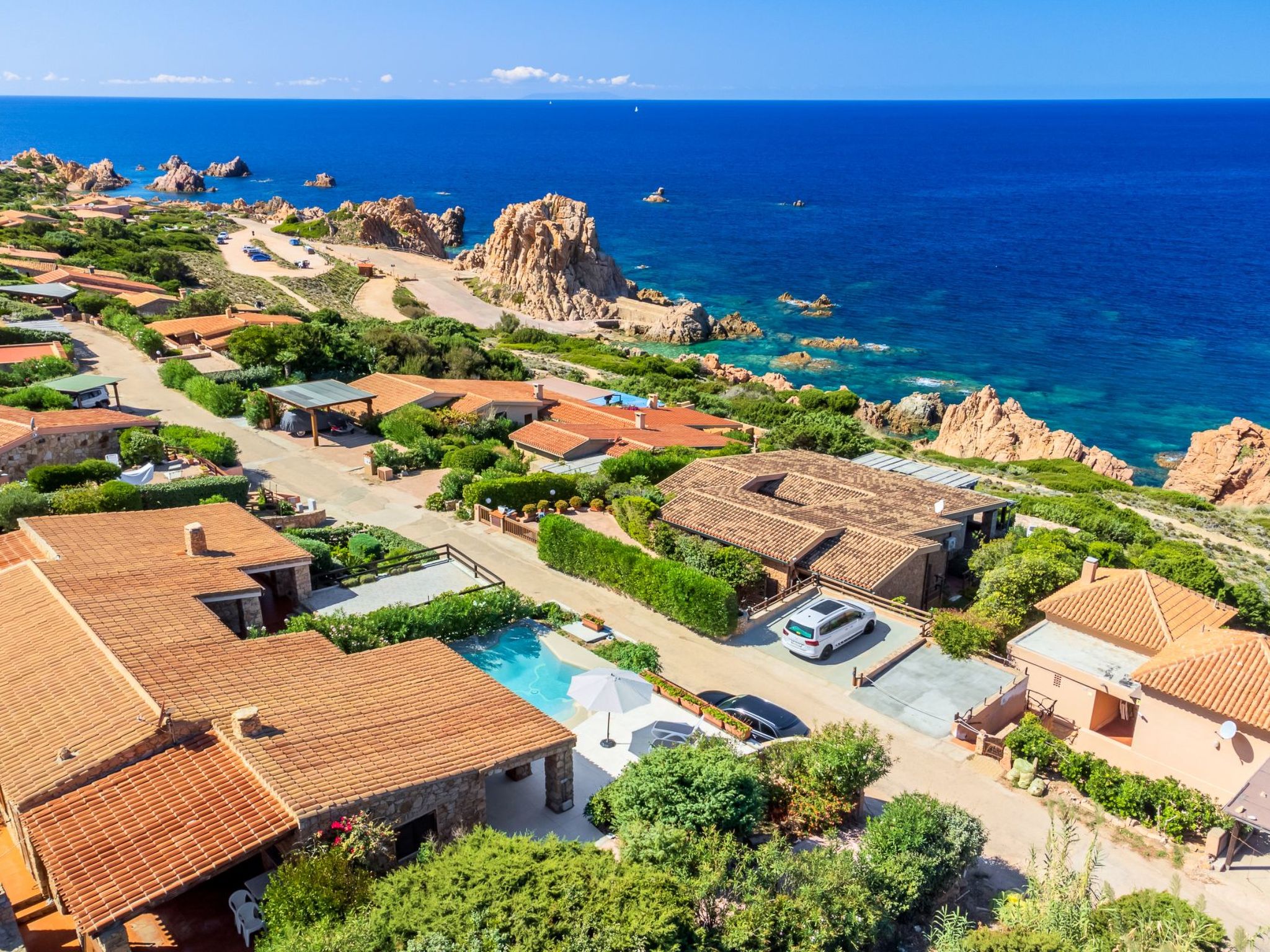 Villetta Corallo mit Aussicht und wenige Meter vom Meer entfernt-Outside