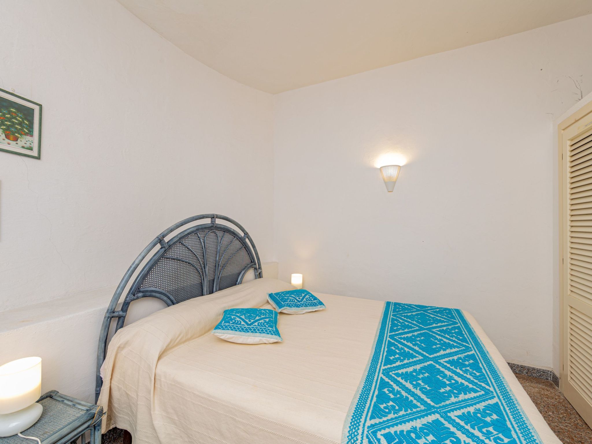 Türkisfarbene Villa mit Terrasse und Meerblick-Image-tags.info