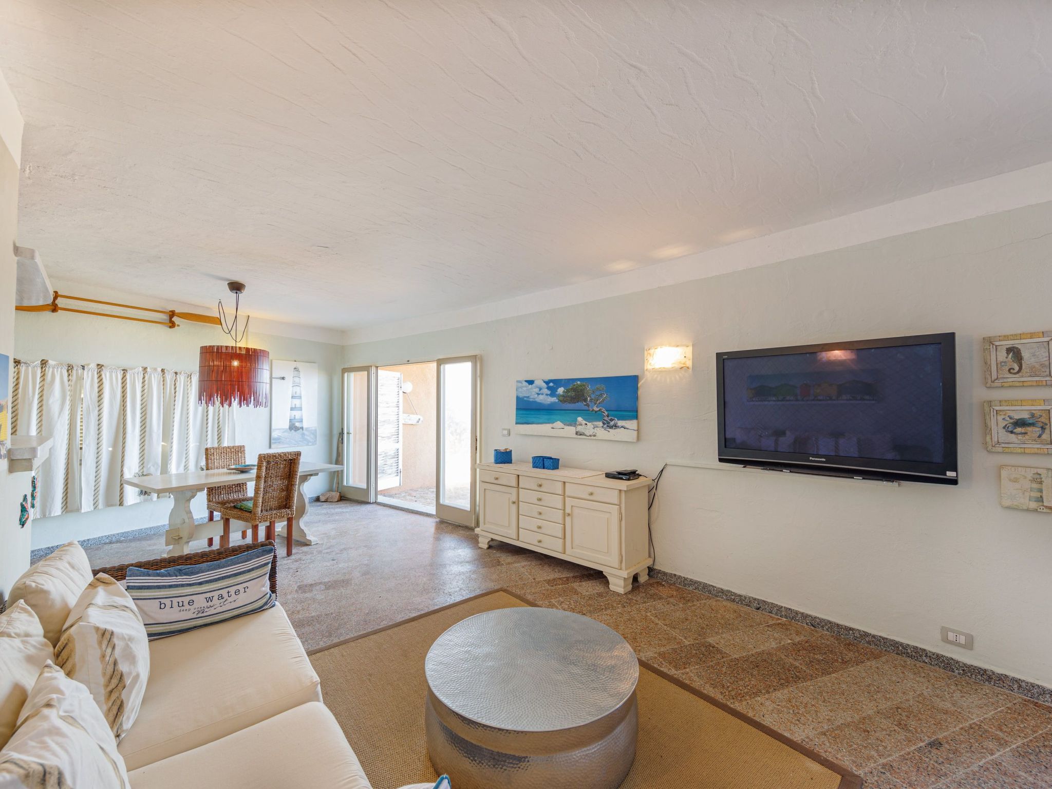 Türkisfarbene Villa mit Terrasse und Meerblick-Inside