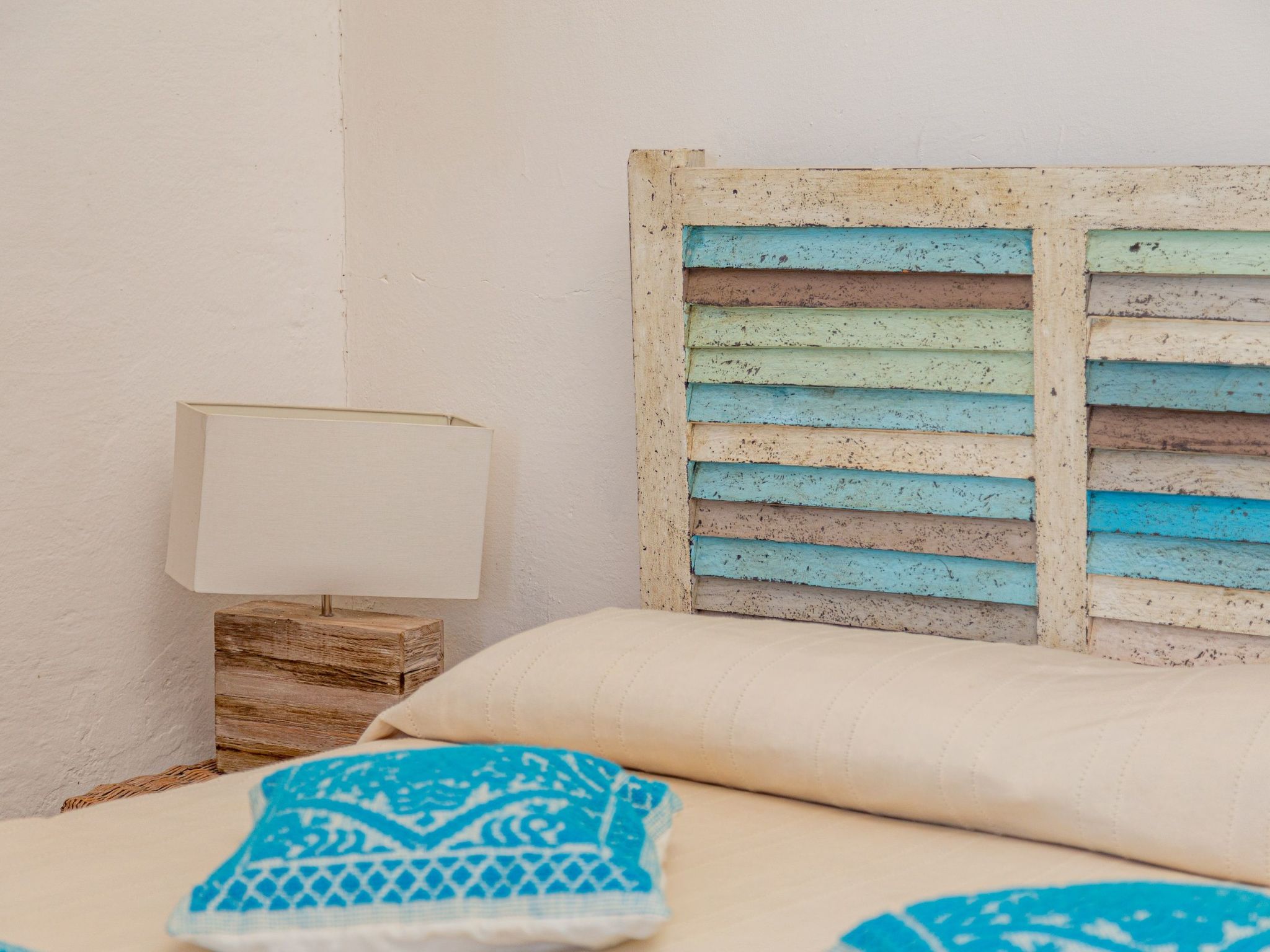 Türkisfarbene Villa mit Terrasse und Meerblick-Inside