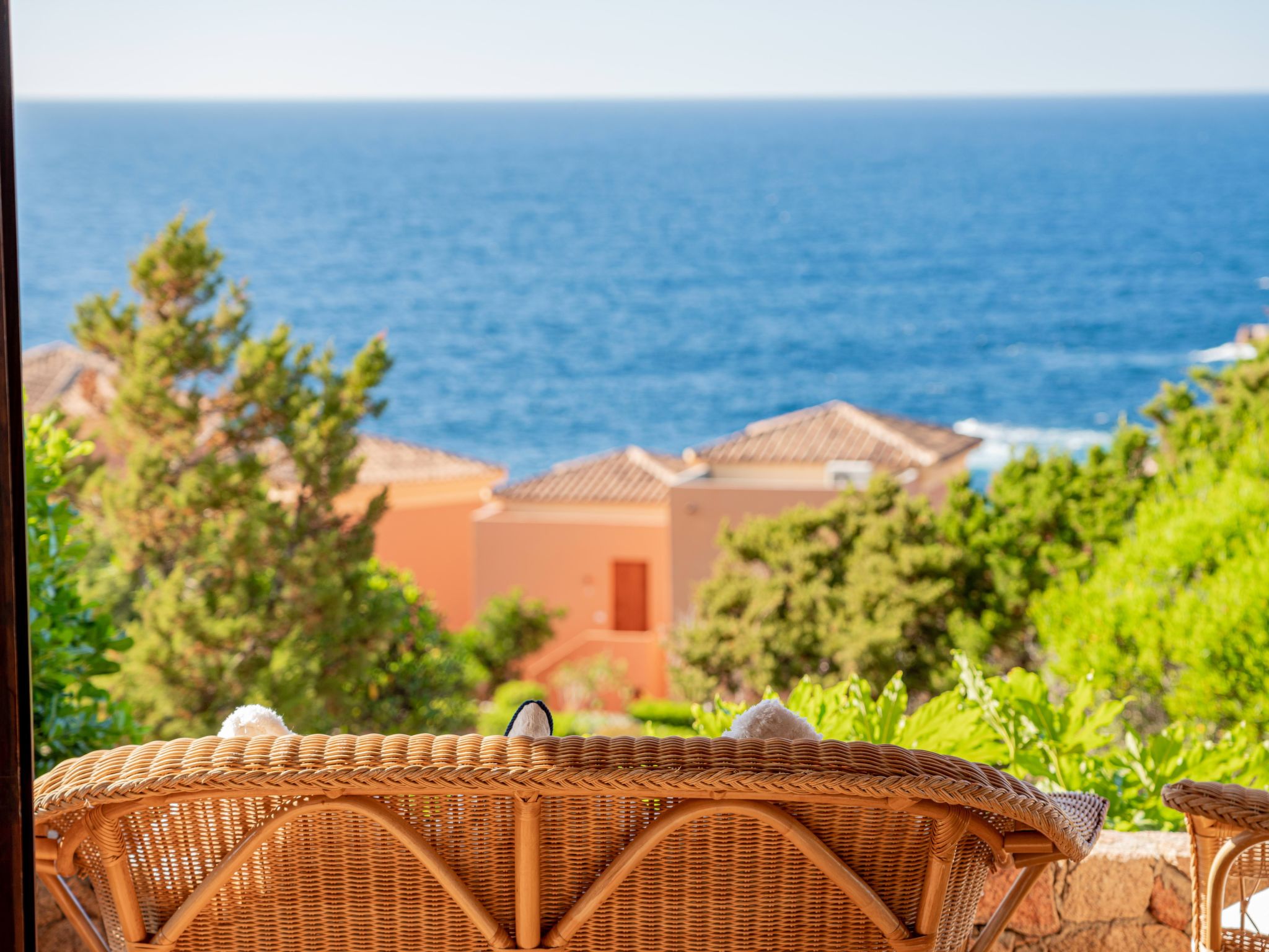 Villa mit privatem Garten und Meerblick-Buiten