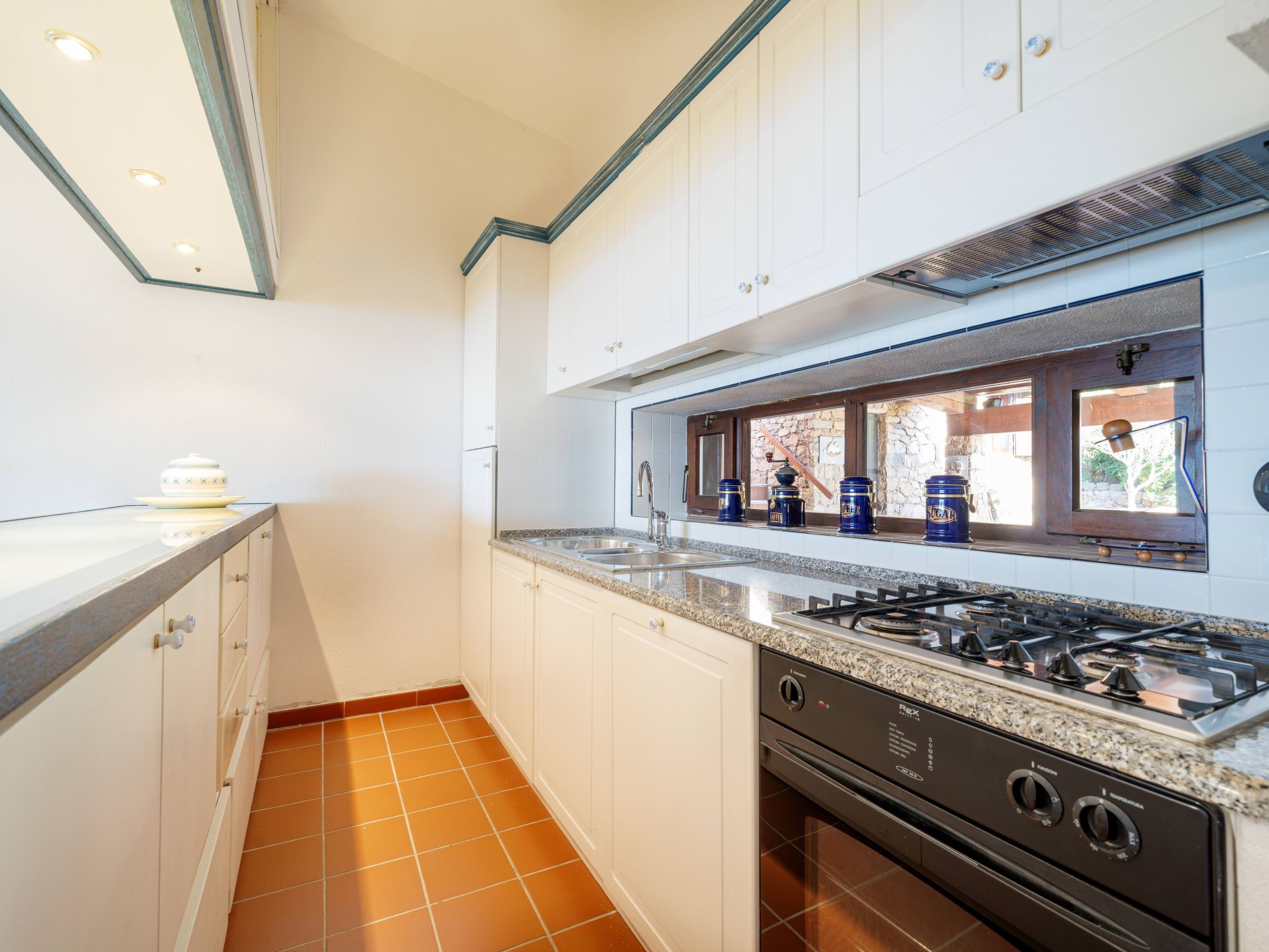 Villa mit privatem Garten und Meerblick-Image-tags.info