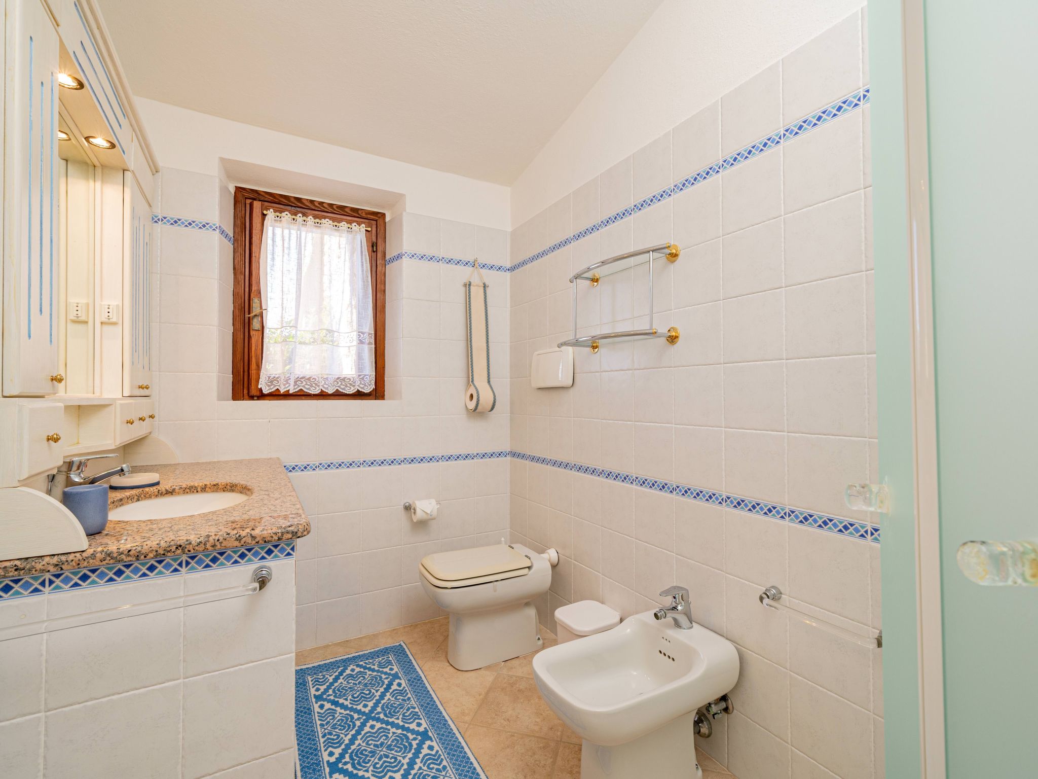 Villa mit privatem Garten und Meerblick-Image-tags.info