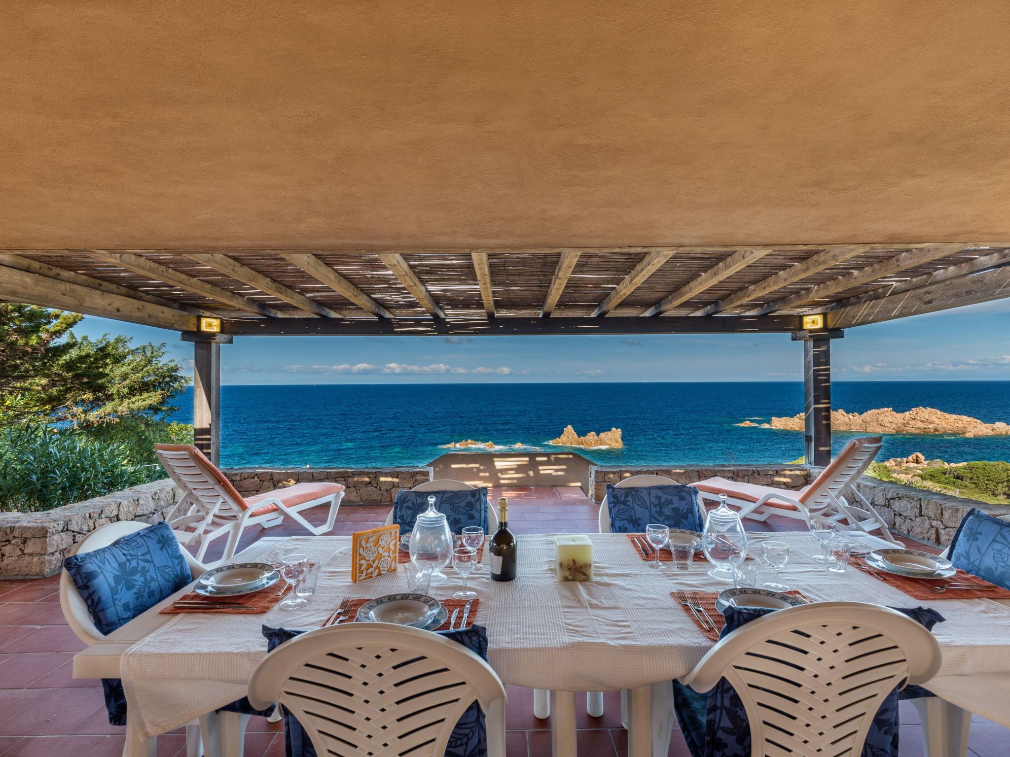 In Costa Paradiso mit Grill, Terrasse und Garten-Buiten